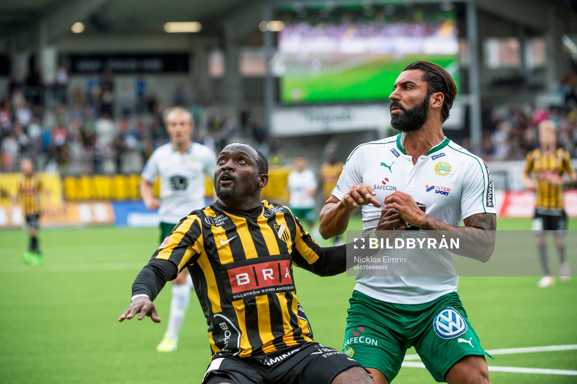 Häckens John Owoeri  och Hammarbys Stefan Batan och