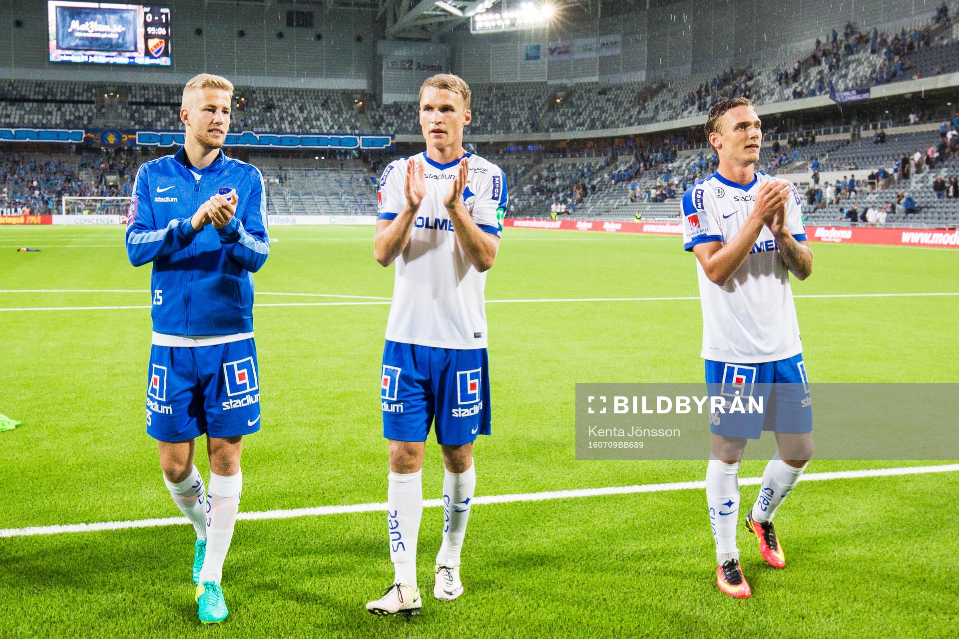 Norrköpings Sebastian Andersson (m)  applåderar publiken
