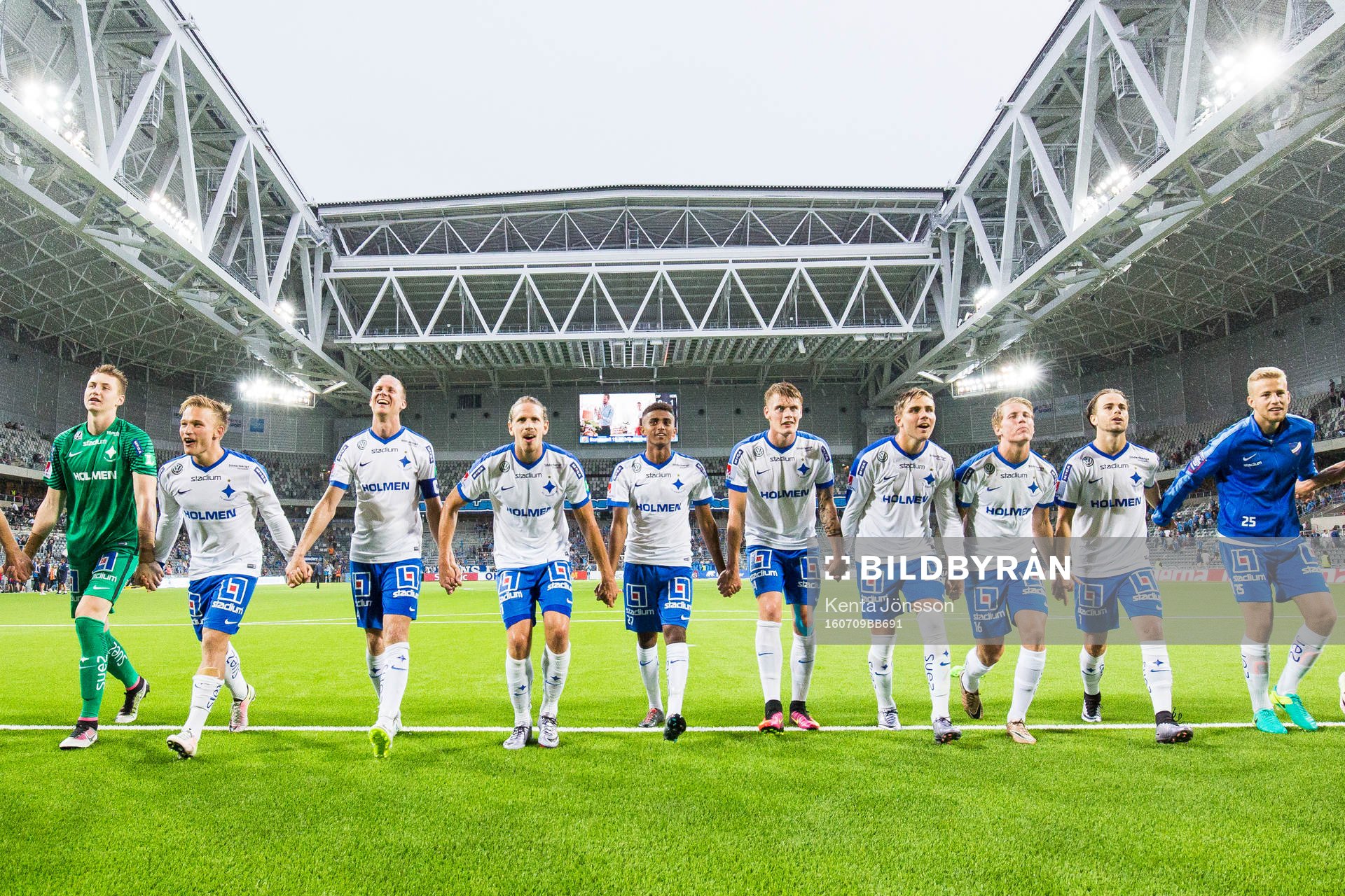 Norrköpings spelare jublar med lagkamrater
