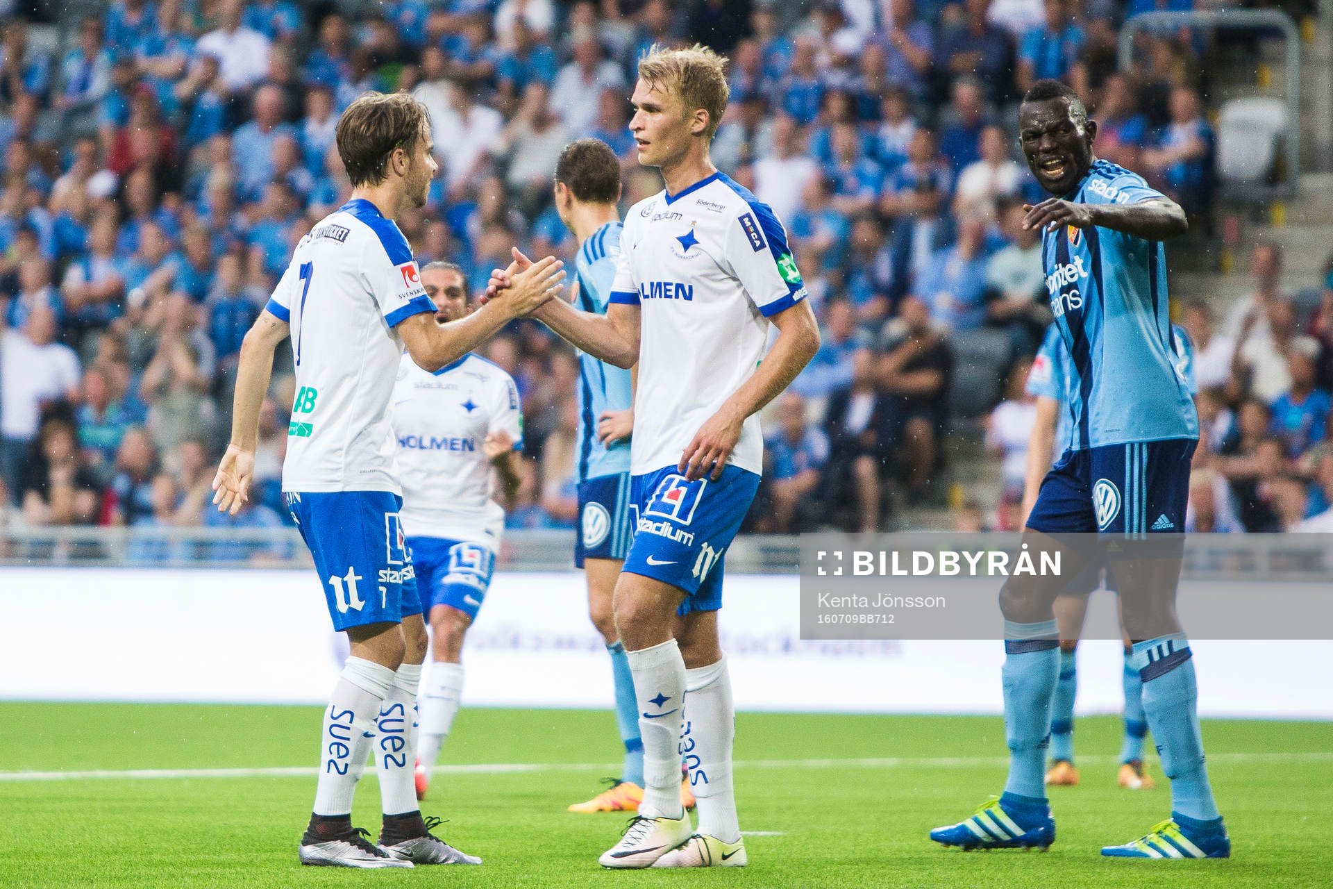 Norrköpings Sebastian Andersson jublar med Andreas