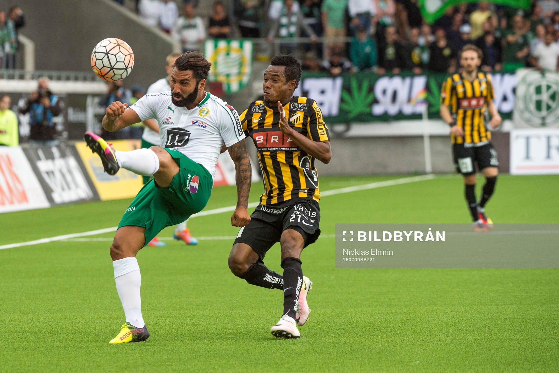 Hammarbys Stefan Batan och Häckens Nasiru Mohammed
