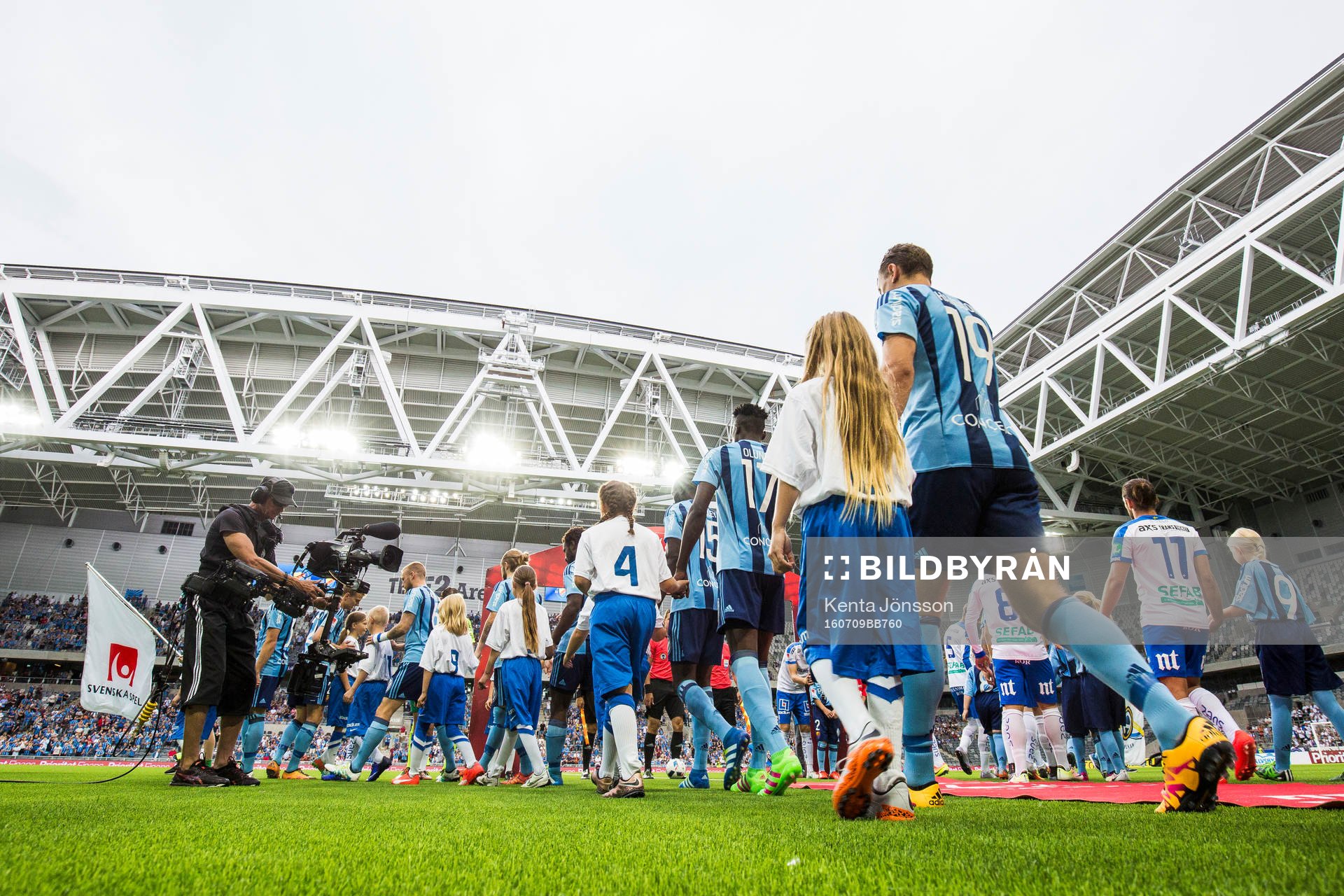 Djurgårdens och Norrköpings spelare gör entré på Tele2