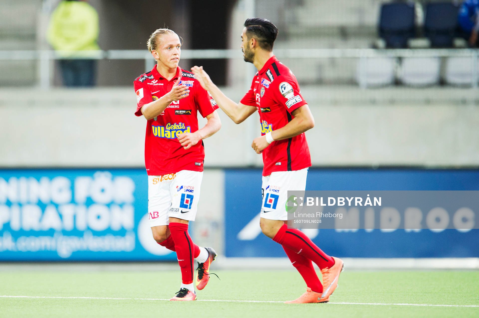 Falkenbergs Jesper Karlsson och Amin Nazari jublar