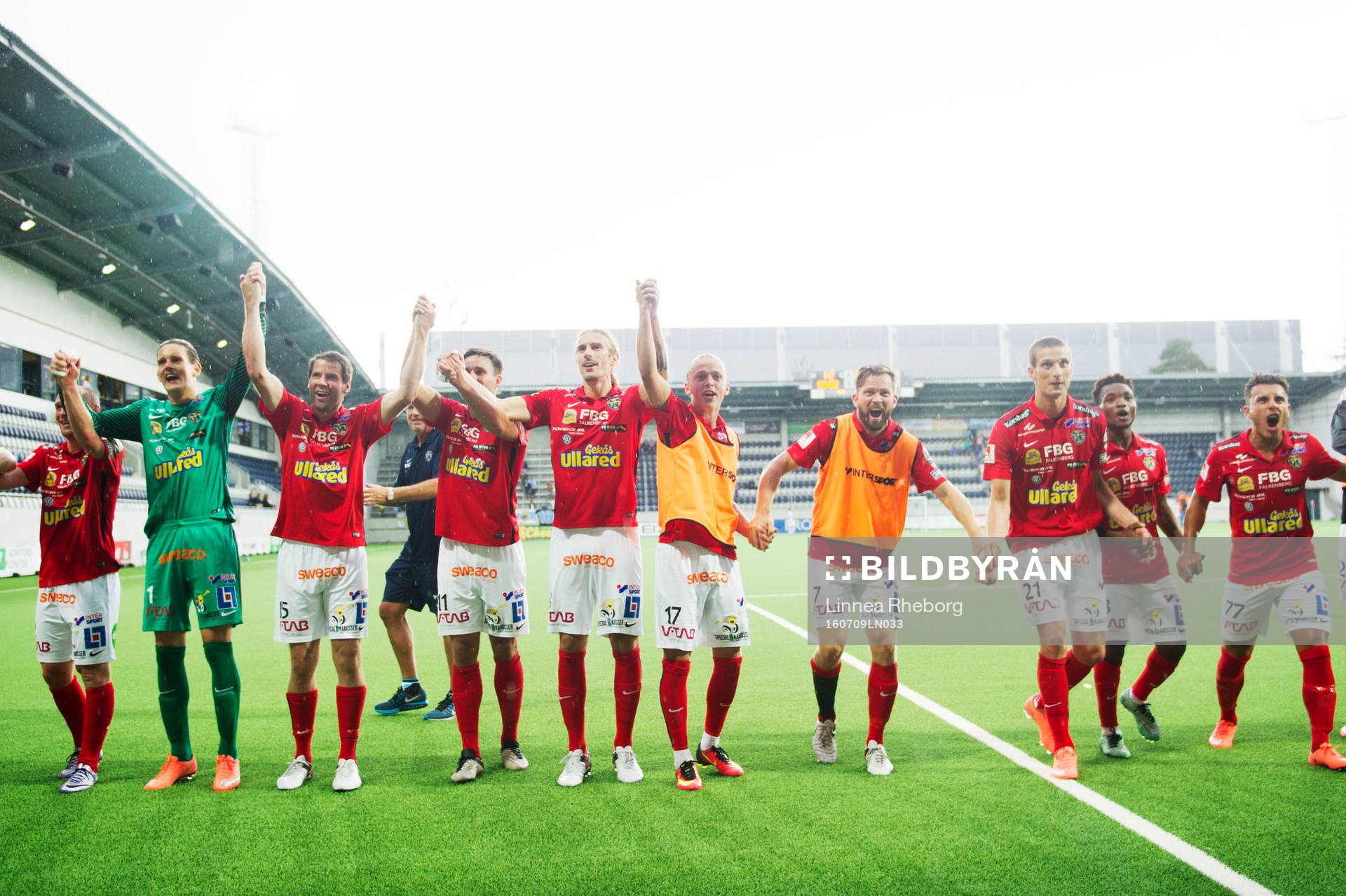 Falkenbergs spelare jublar