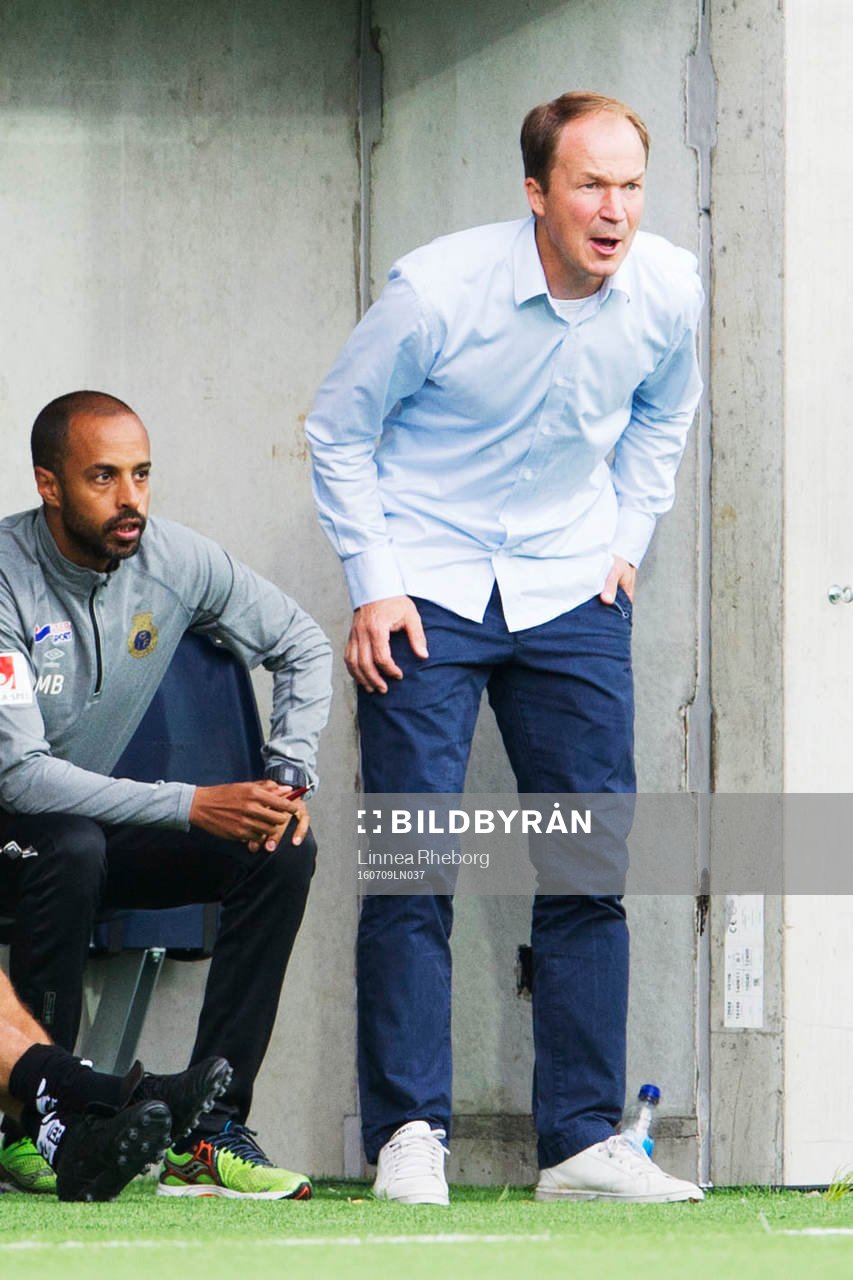 Gefles tränare Roger Sandberg under fotbollsmatchen i Allsvenskan mellan Gefle och Falkenberg den 9 juli 2016 i Gävle. 