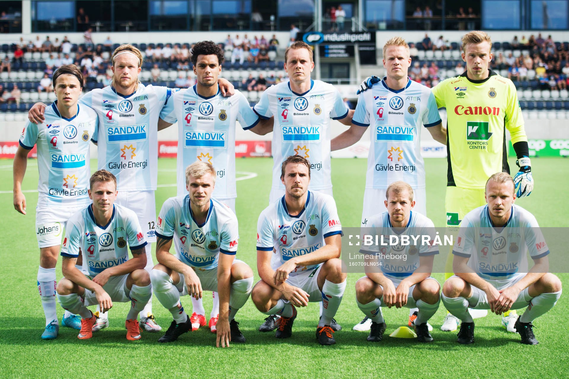 Övre raden f v: Simon Skrabb, Anders Bååth, Joshua Nadeau, Jens Portin, Martin Rauschenberg, Andreas Andersson. Nedre raden f v: Johan Bertilsson, Robin Nilsson, Johan Oremo, Jonas Lantto, Jesper Florén. Gefles startelva under fotbollsmatchen i Allsvenskan mellan Gefle och Falkenberg den 9 juli 2016 i Gävle.