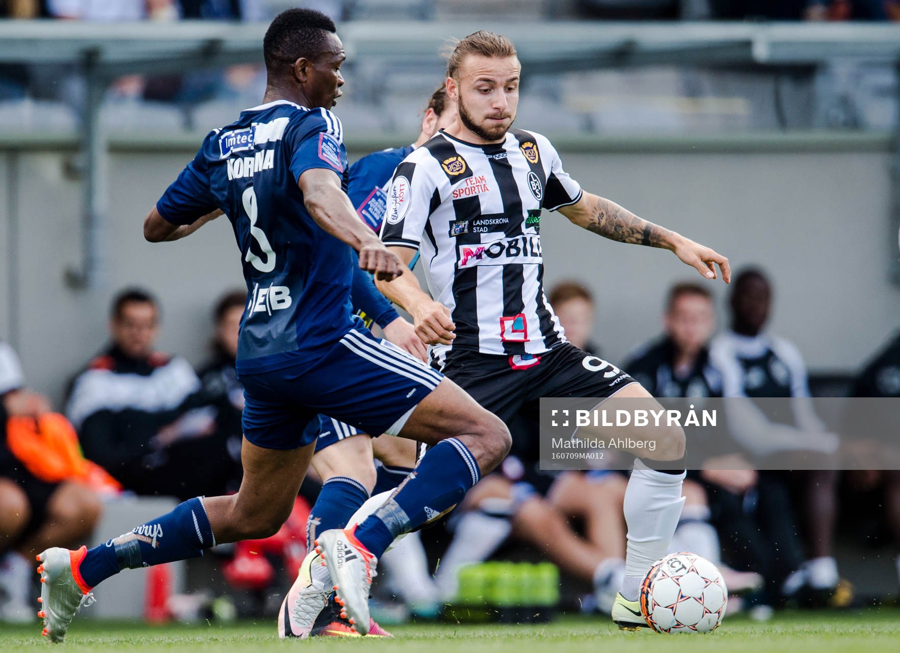 Husqvarnas Ibrahim Koroma och Landskronas Filip Pivkovski  under fotbollsmatchen i Division 1 Södra mellan Landskrona  och Husqvarna den 9 juli 2016 i Landskrona.