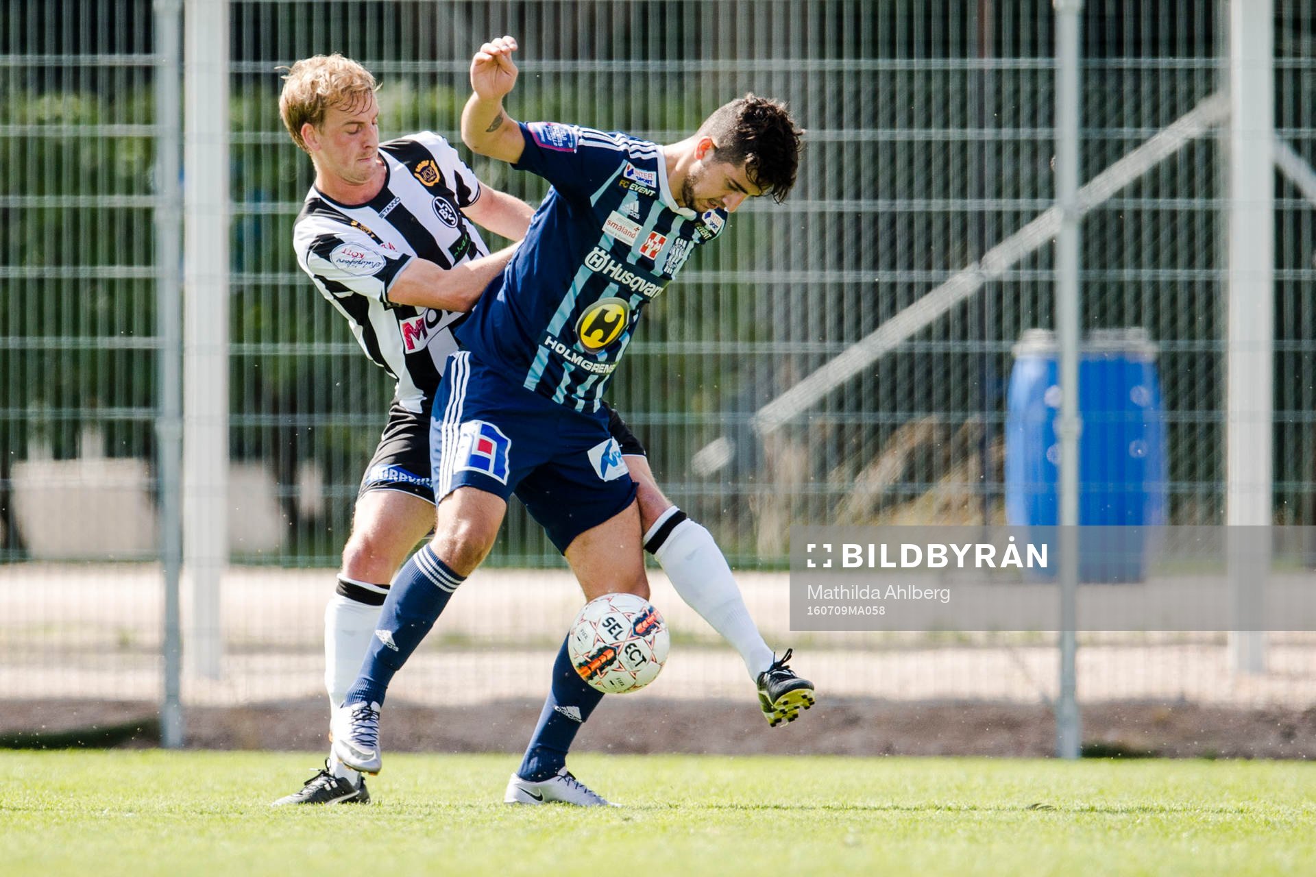 Landskronas Måns Ekvall och Husqvarnas Samir Agovic