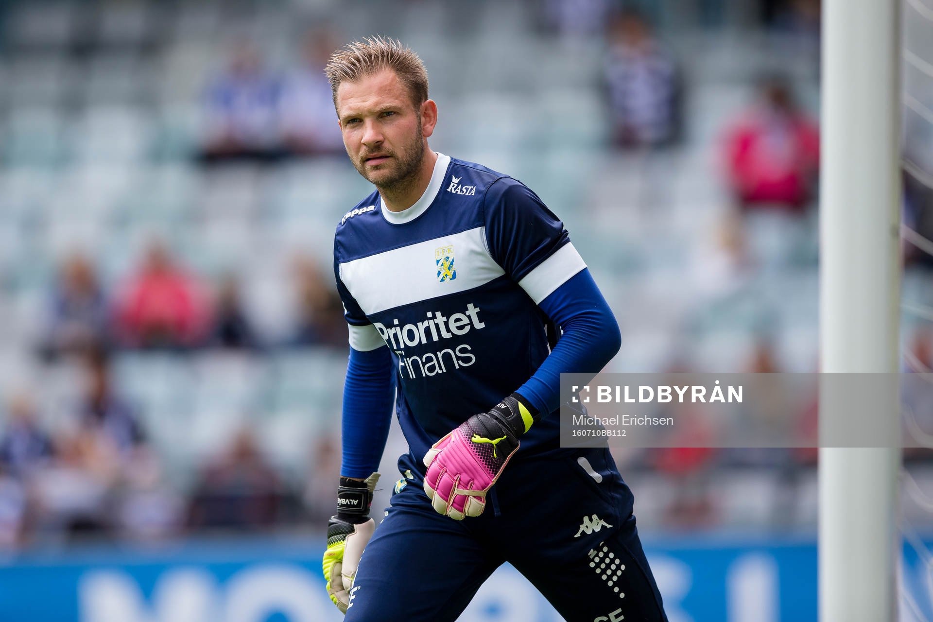 IFK Göteborgs målvakt John Alvbåge på uppvärmningen