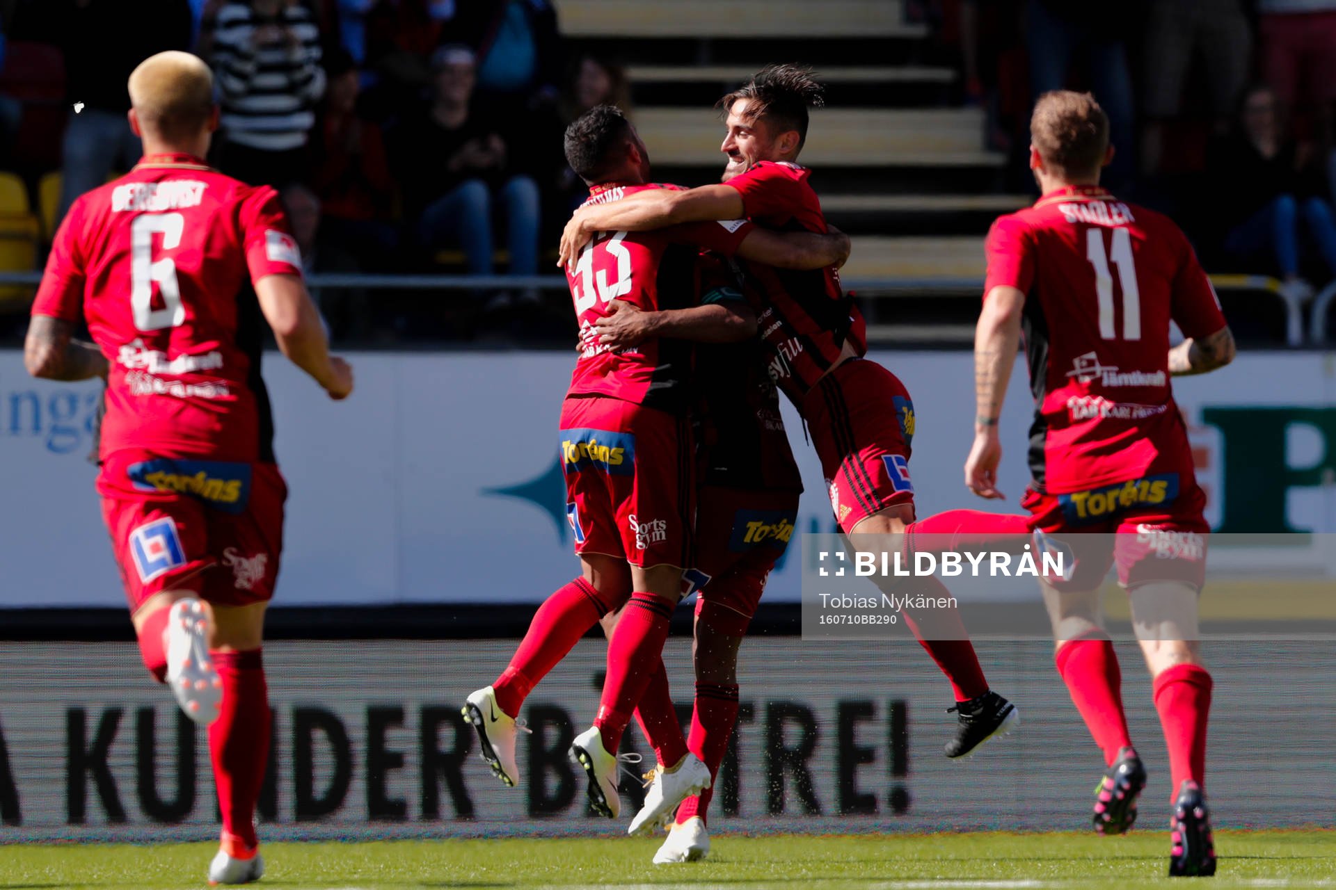 Östersunds spelare jublar