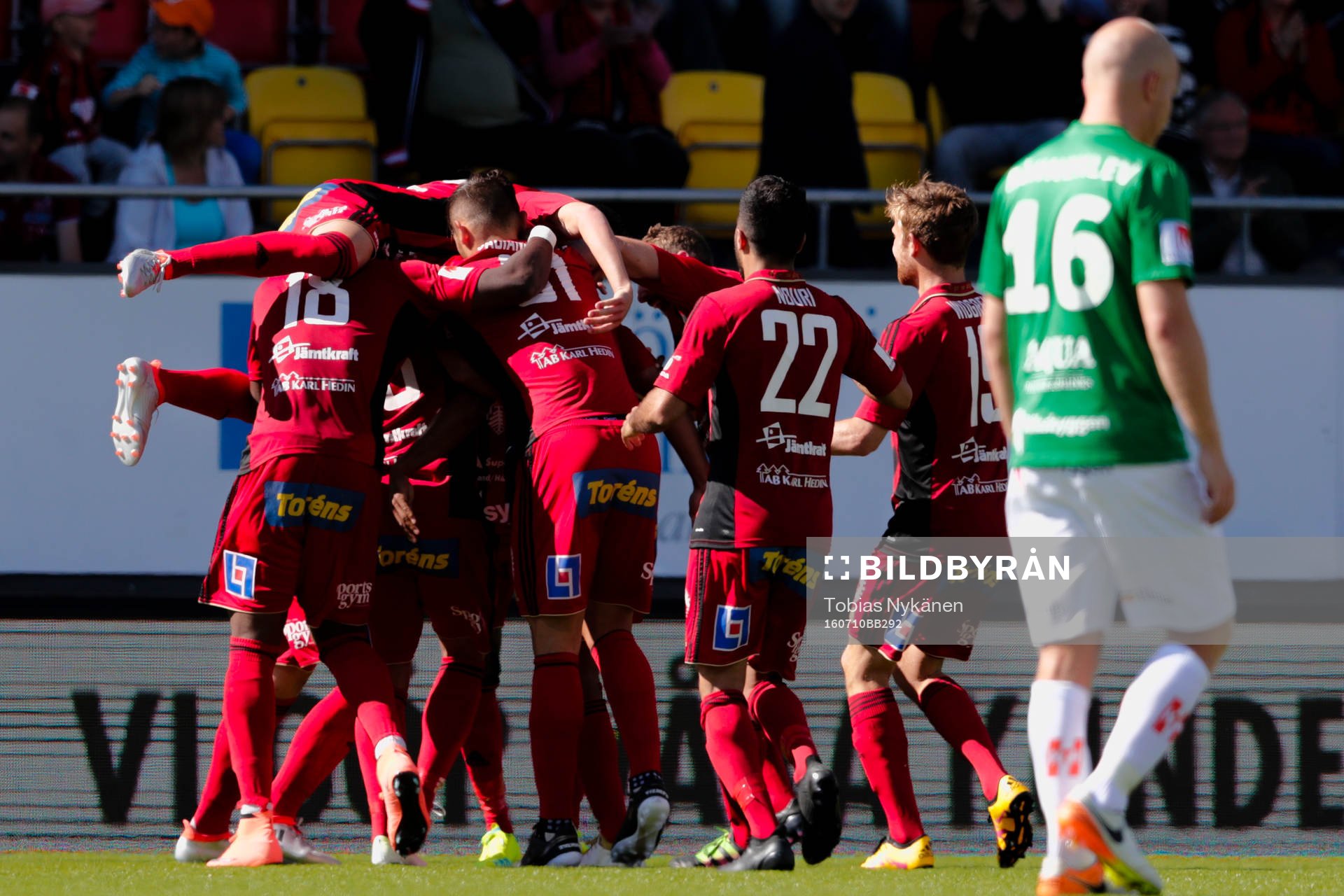 Östersunds spelare jublar