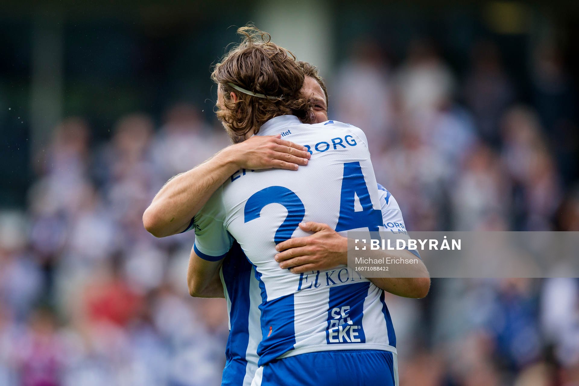 IFK Göteborgs Tom Pettersson jublar och omfamnas av Tobias