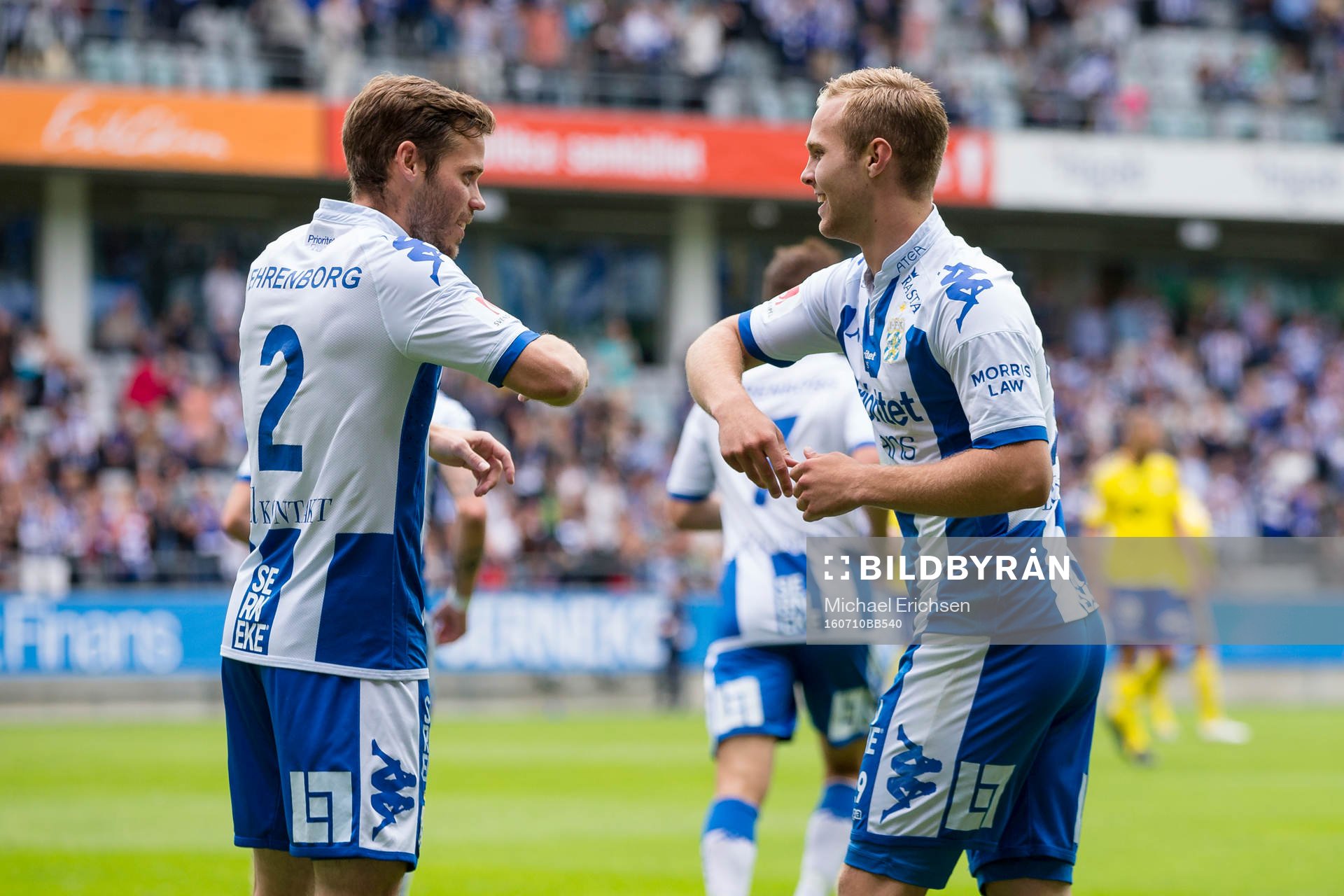 IFK Göteborgs Gustav Engvall firar sitt 1-0 mål ihop med Emil Salomonsson t.v. under fotbollsmatchen i Allsvenskan mellan IFK Göteborg och GIF Sundsvall den 10 juli 2016 i Göteborg.