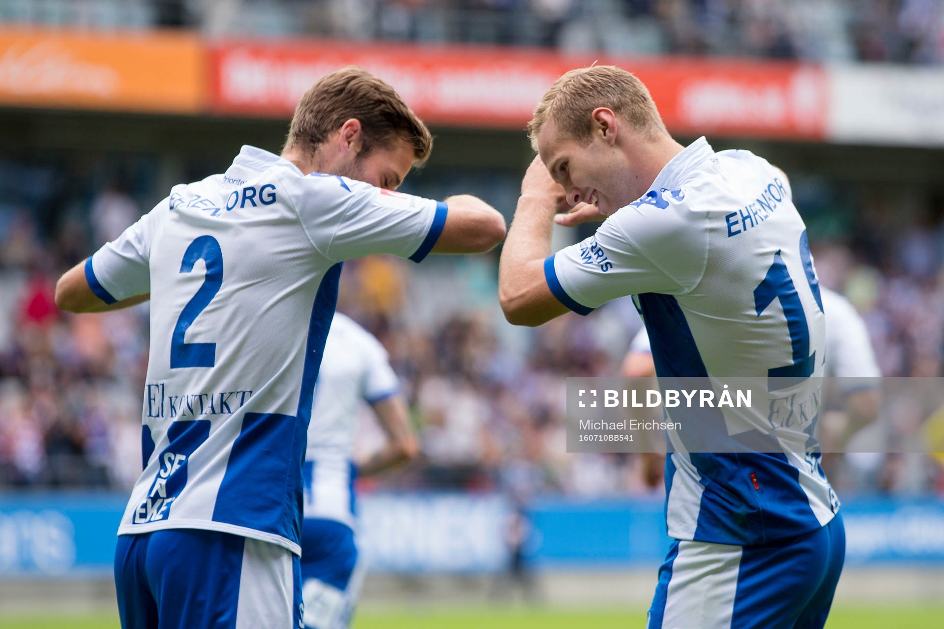 IFK Göteborgs Gustav Engvall firar sitt 1-0 mål ihop med Emil Salomonsson t.v. under fotbollsmatchen i Allsvenskan mellan IFK Göteborg och GIF Sundsvall den 10 juli 2016 i Göteborg.