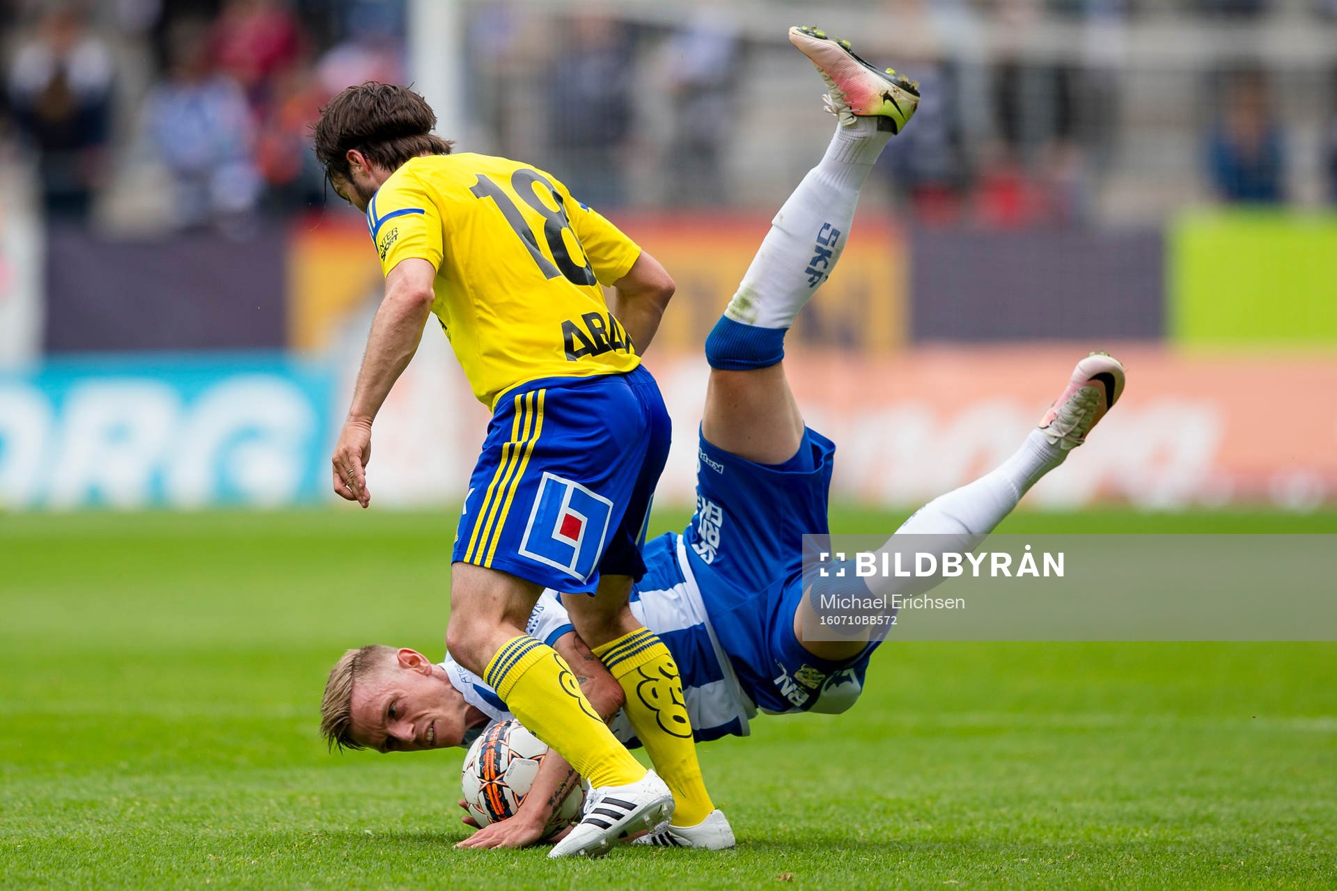 IFK Göteborgs Sören Rieks faller