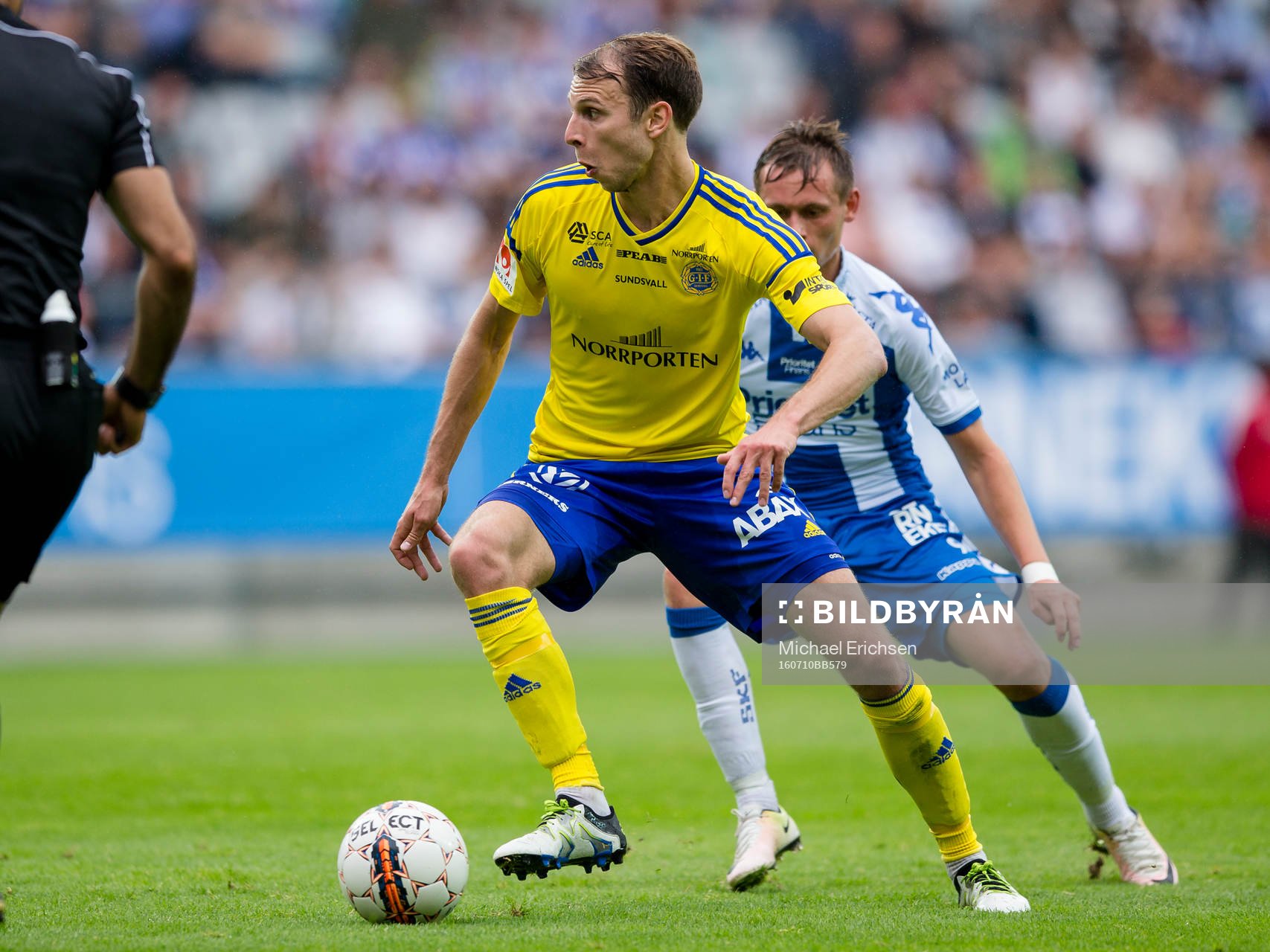 Sundsvalls Lars Christian Krogh Gerson före IFK Göteborgs