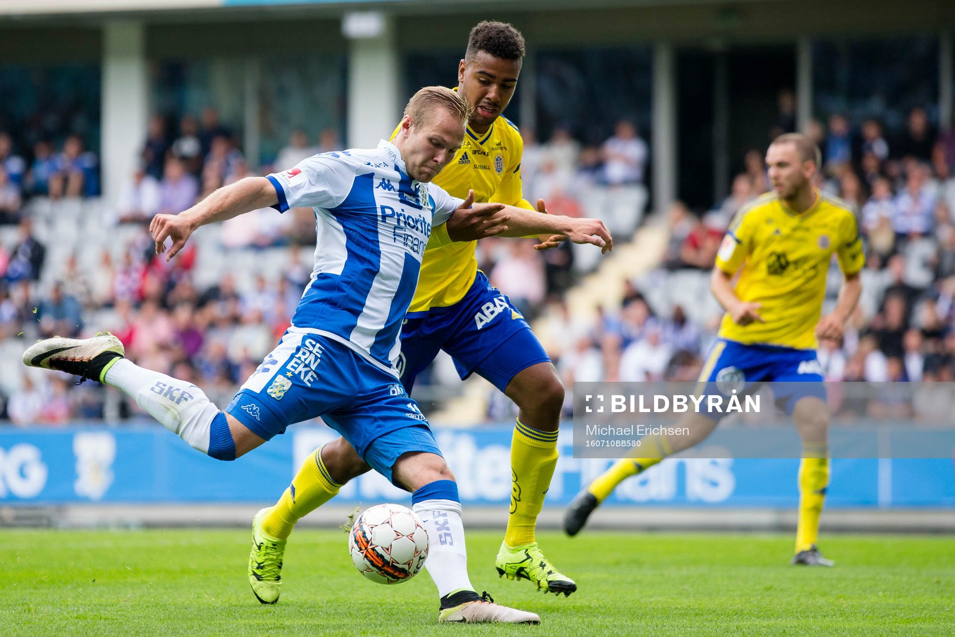 IFK Göteborgs Gustav Engvall skjuter ett skott