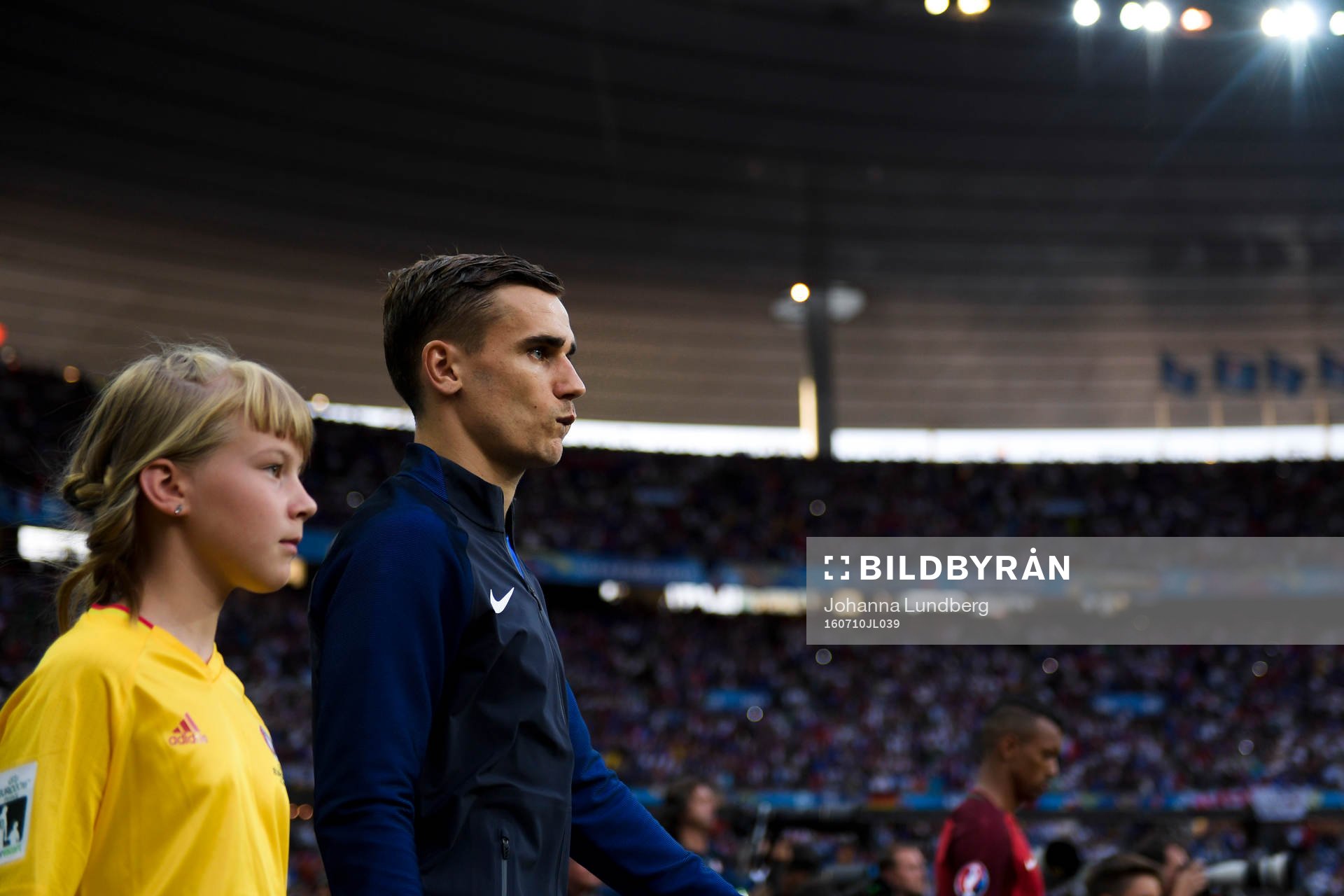 Frankrikes Antoine Griezmann  före finalen mellan Portugal