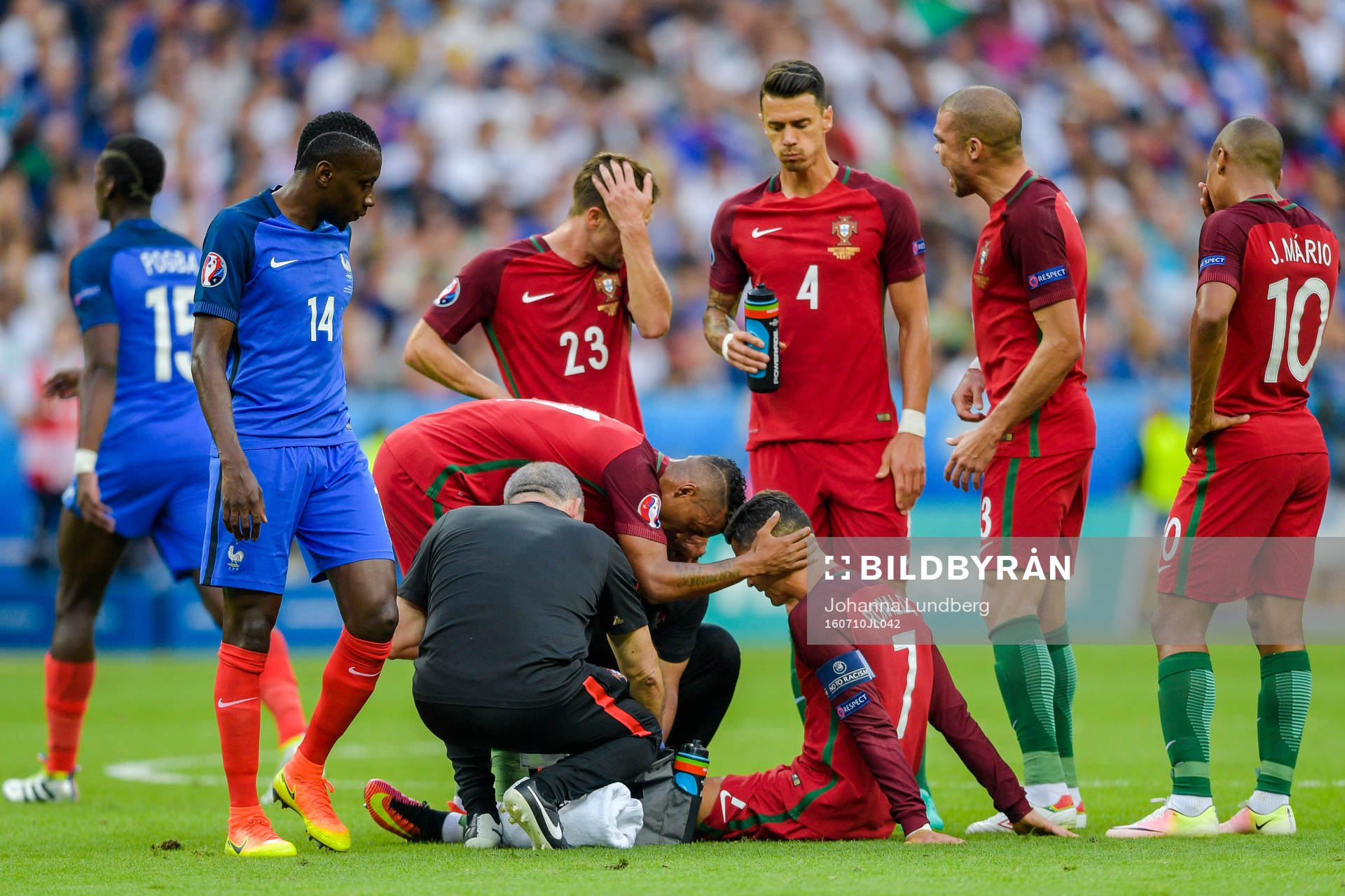 Portugals Cristiano Ronaldo får vård