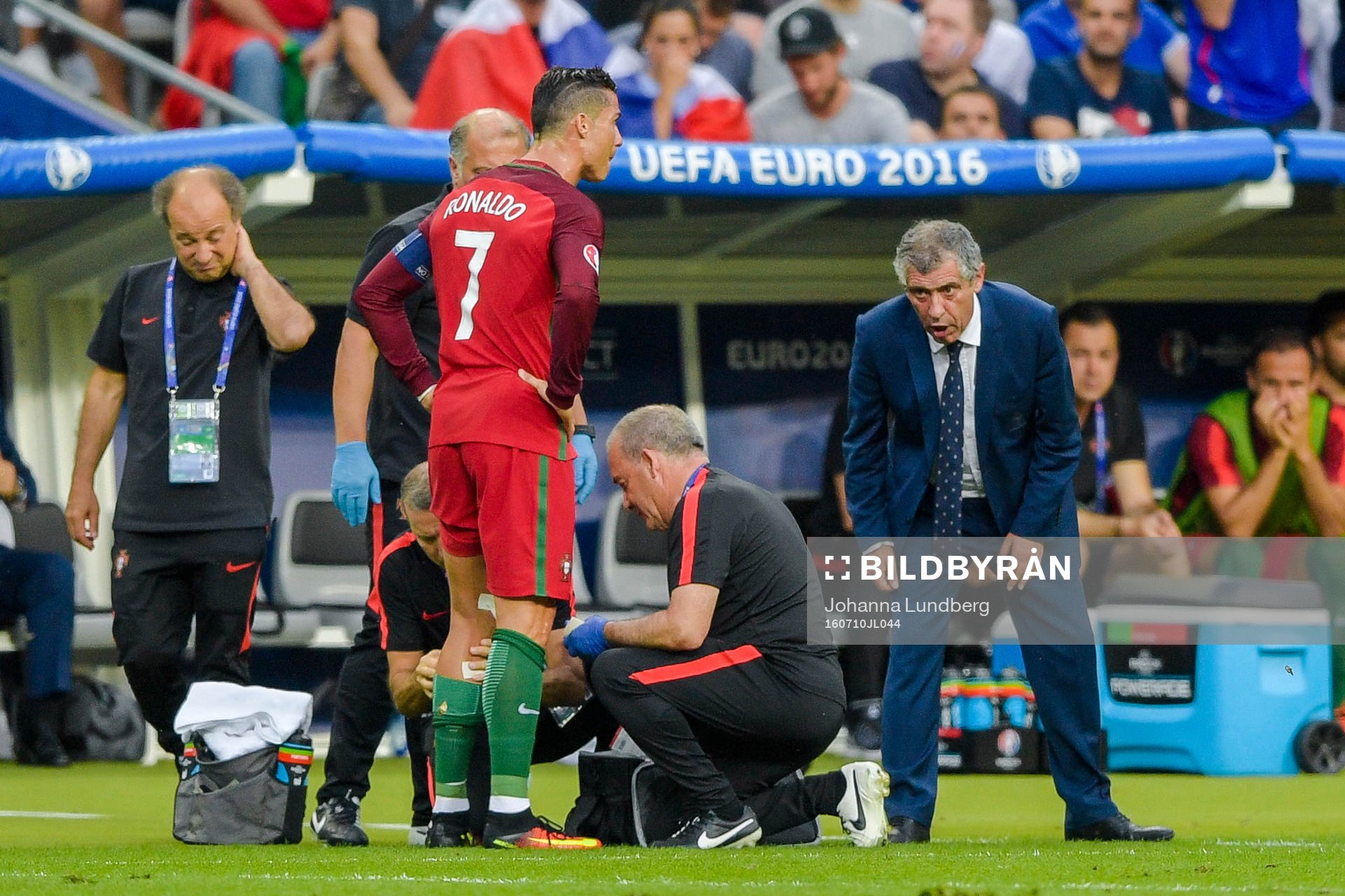 Portugals Cristiano Ronaldo får vård