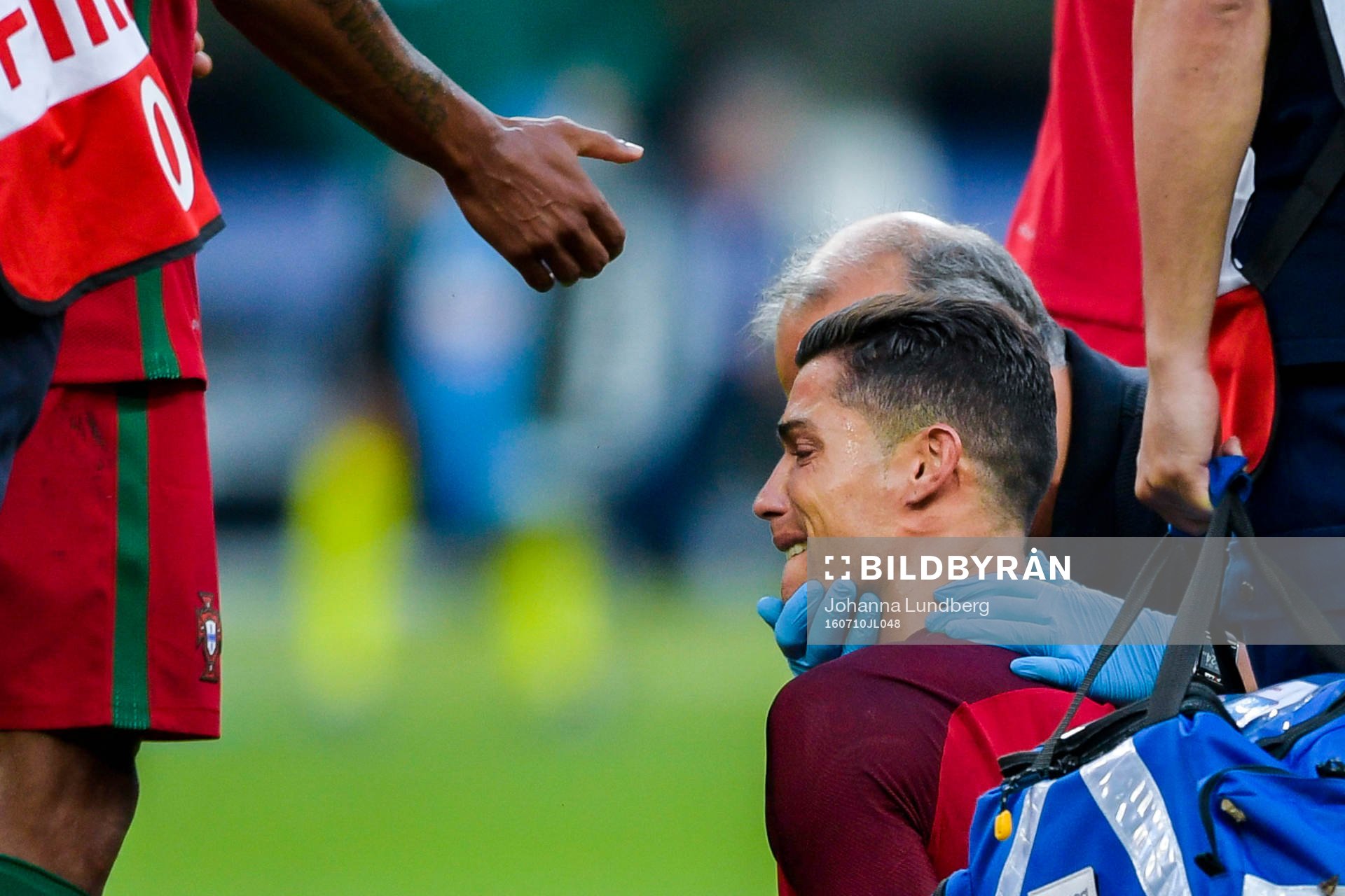 Portugals Cristiano Ronaldo i tårar när han tvingas