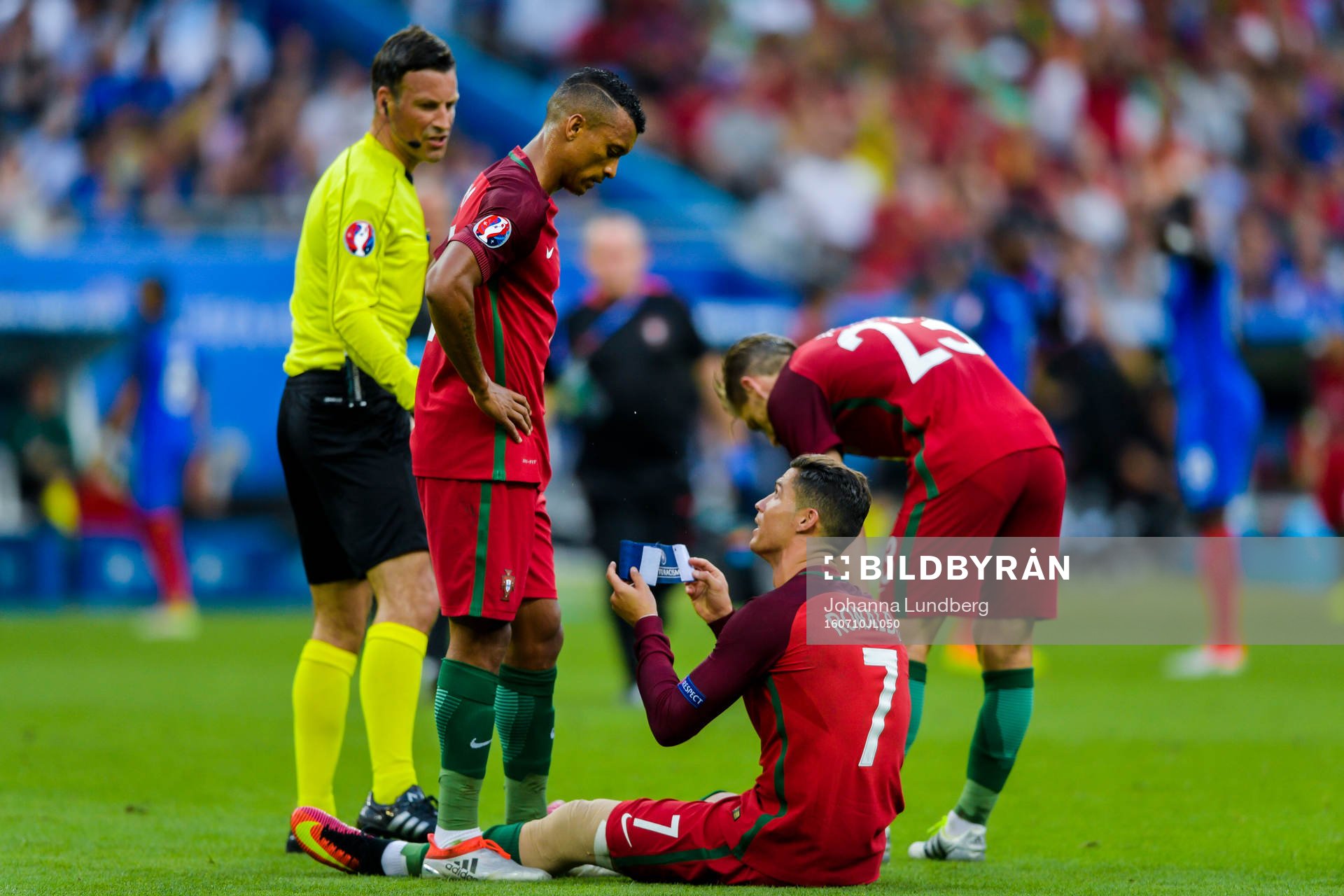 Portugals Cristiano Ronaldo lämnar över kaptensbindeln