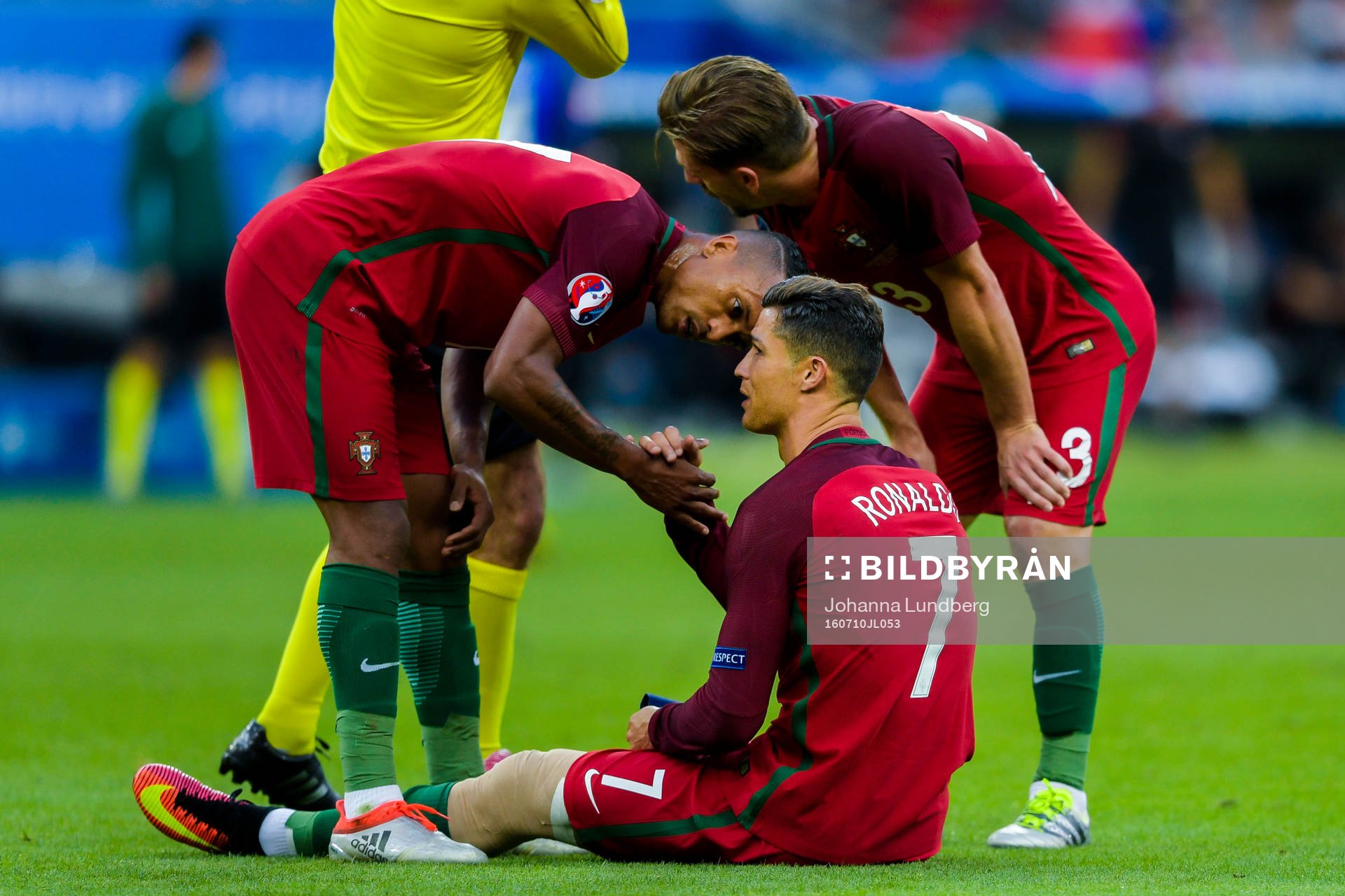 Portugals Cristiano Ronaldo lämnar över kaptensbindeln
