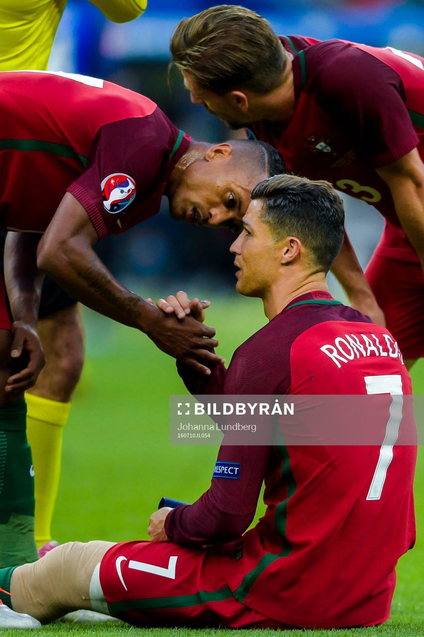 Portugals Cristiano Ronaldo lämnar över kaptensbindeln