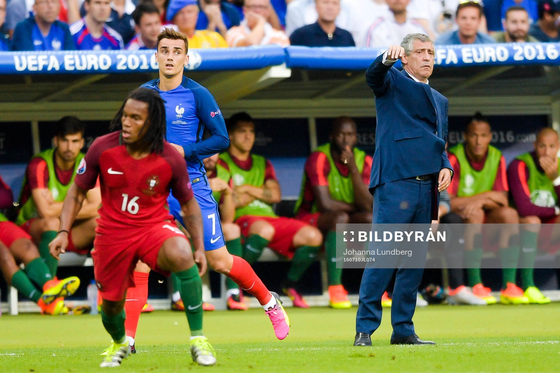 Frankrikes Antoine Griezmann . Portugals Renato Sanches och
