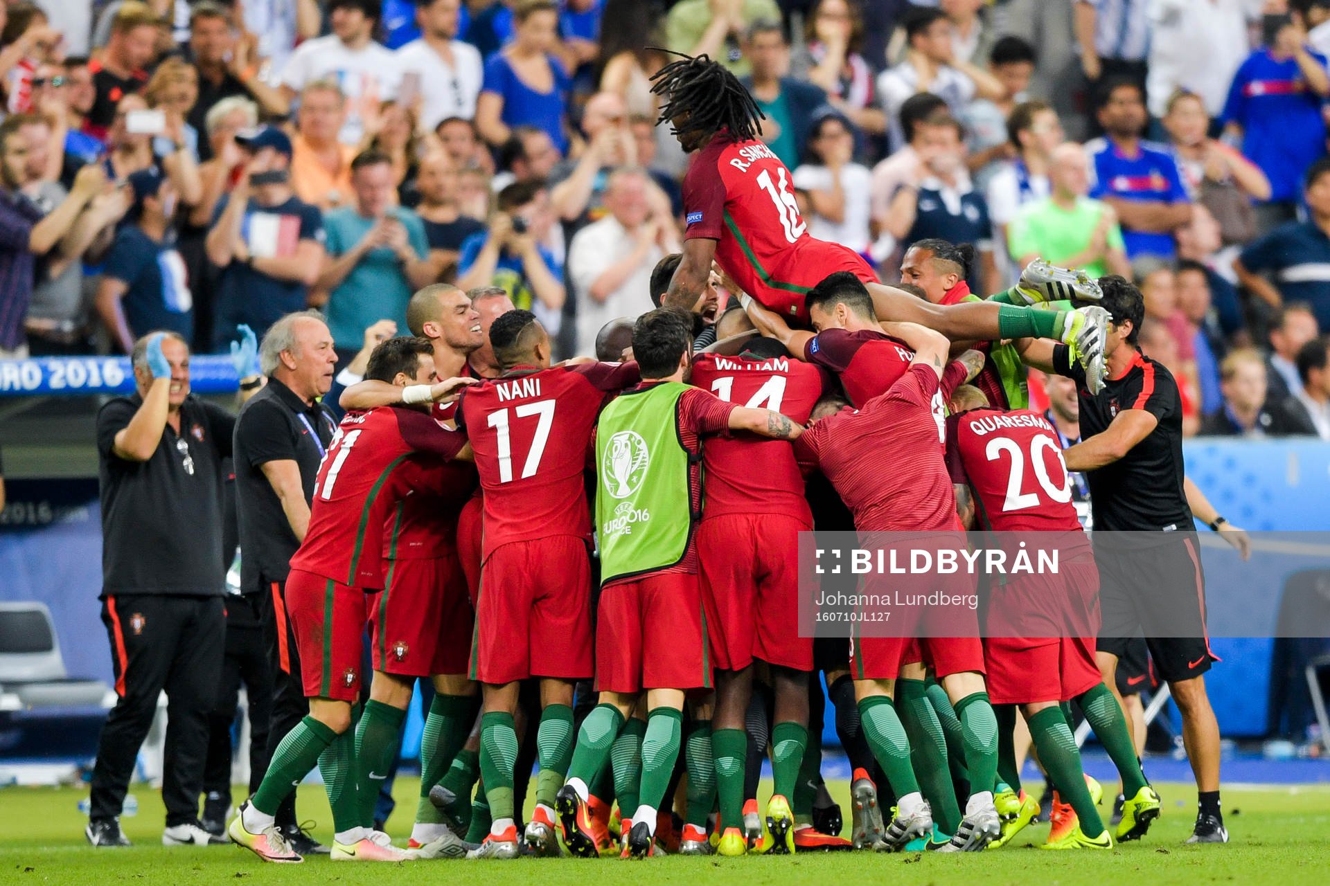 Portugals spelare jublar