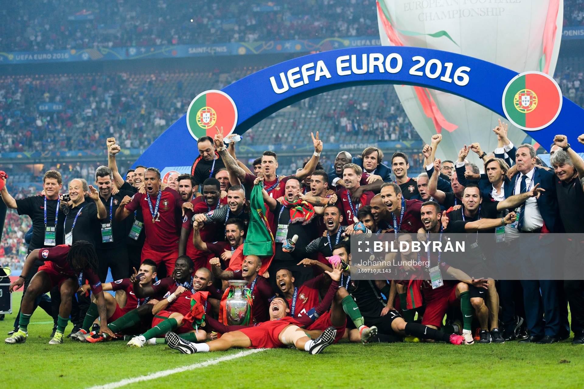 Portugals spelare jublar