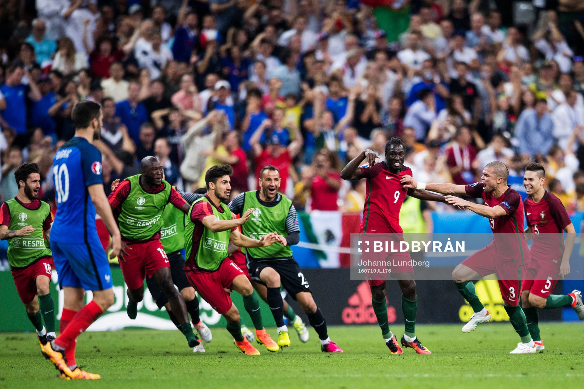 Portugals Pepe jublar med Eder