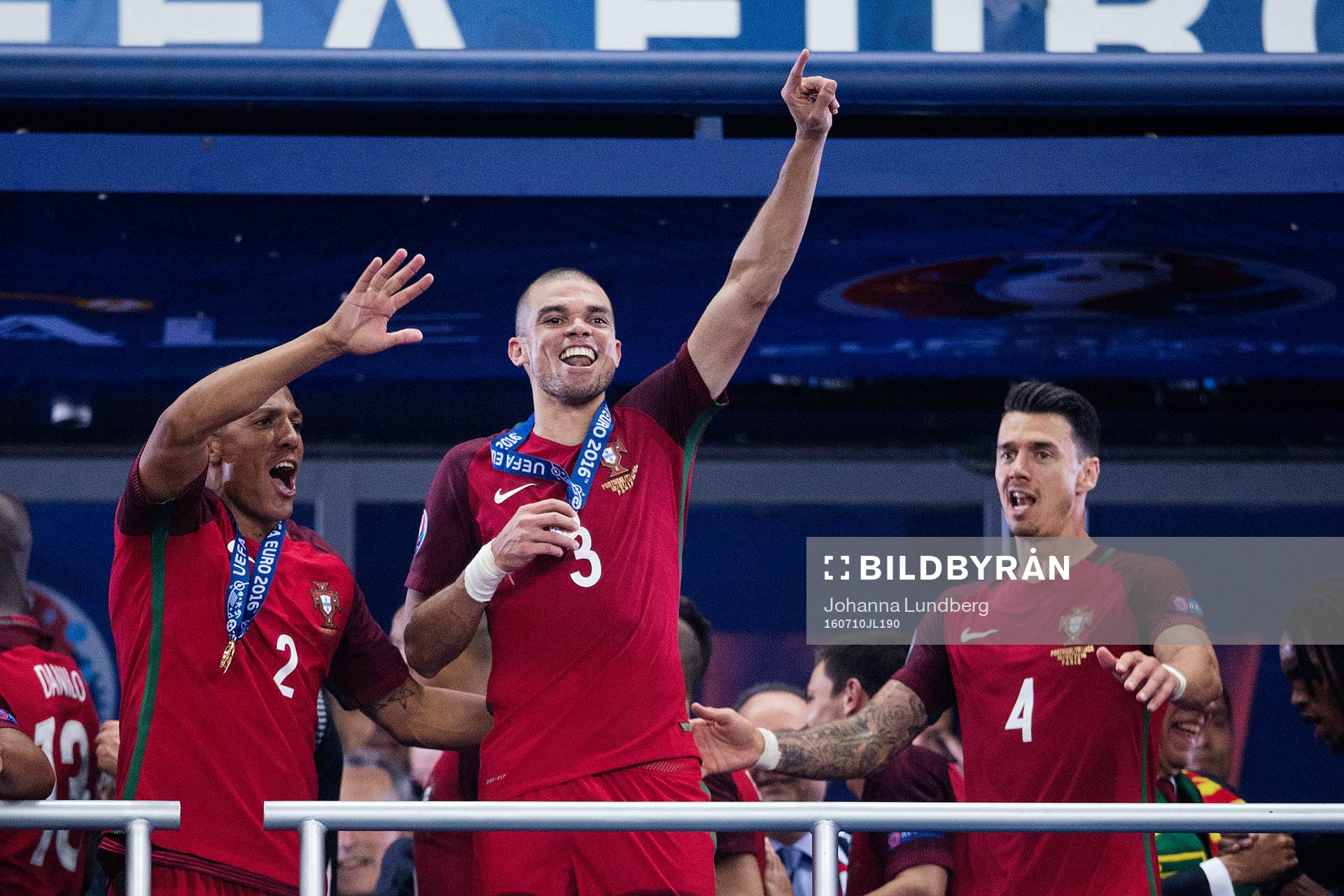 Portugals Bruno Alves, Pepe och José Fonte jublar