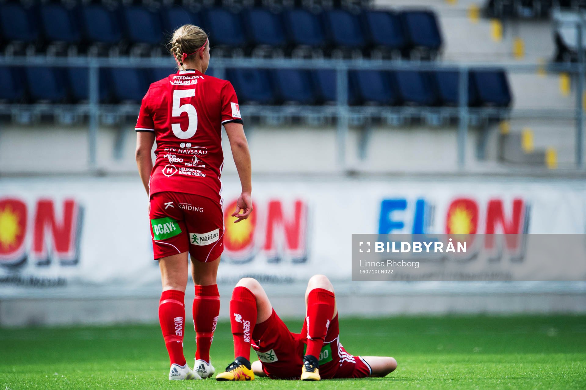 Piteås Elin Bergkvist och Ellen Löfqvist deppar