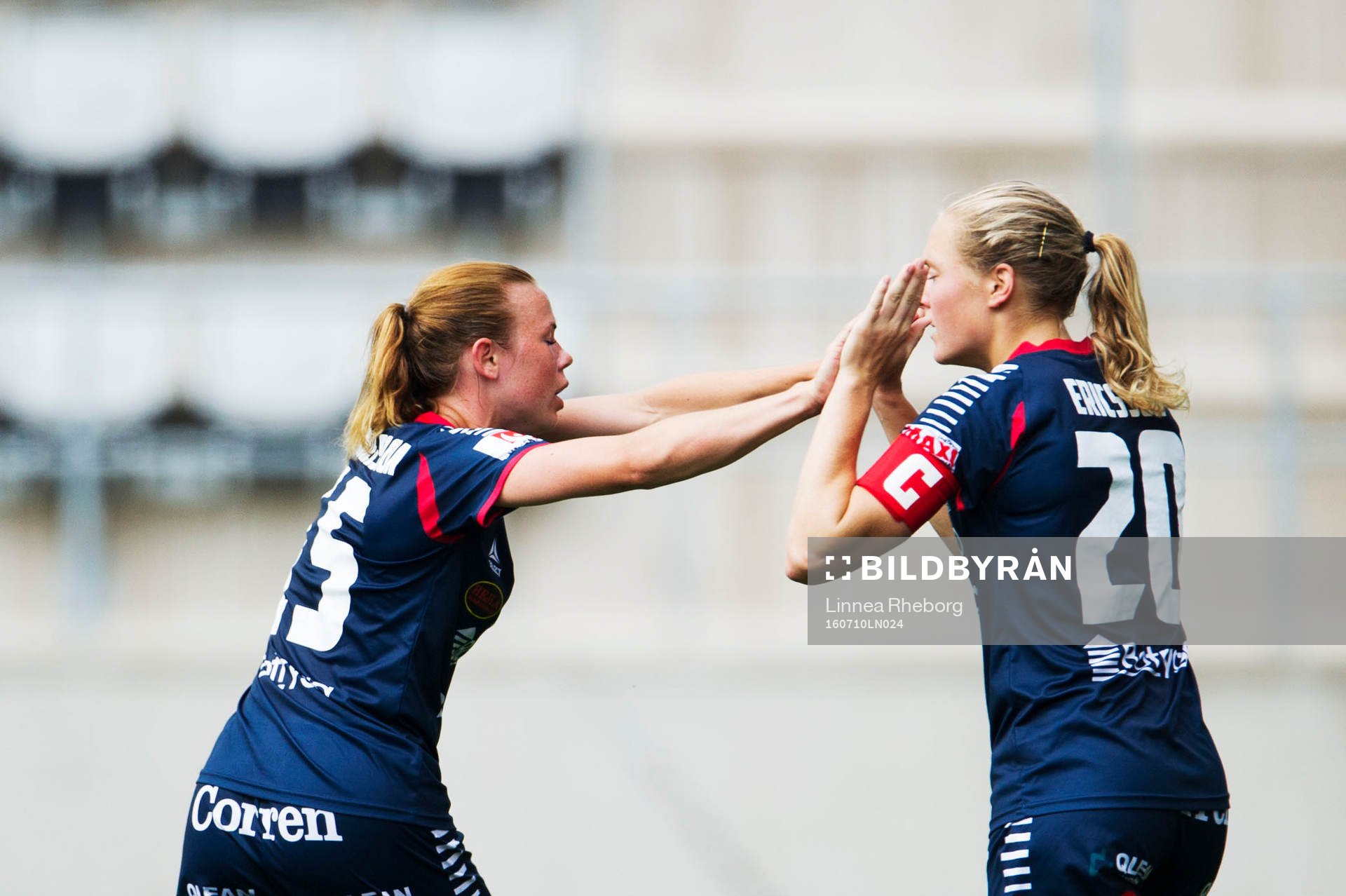 Linköpings Jessica Samuelsson och Magdalena Eriksson jublar