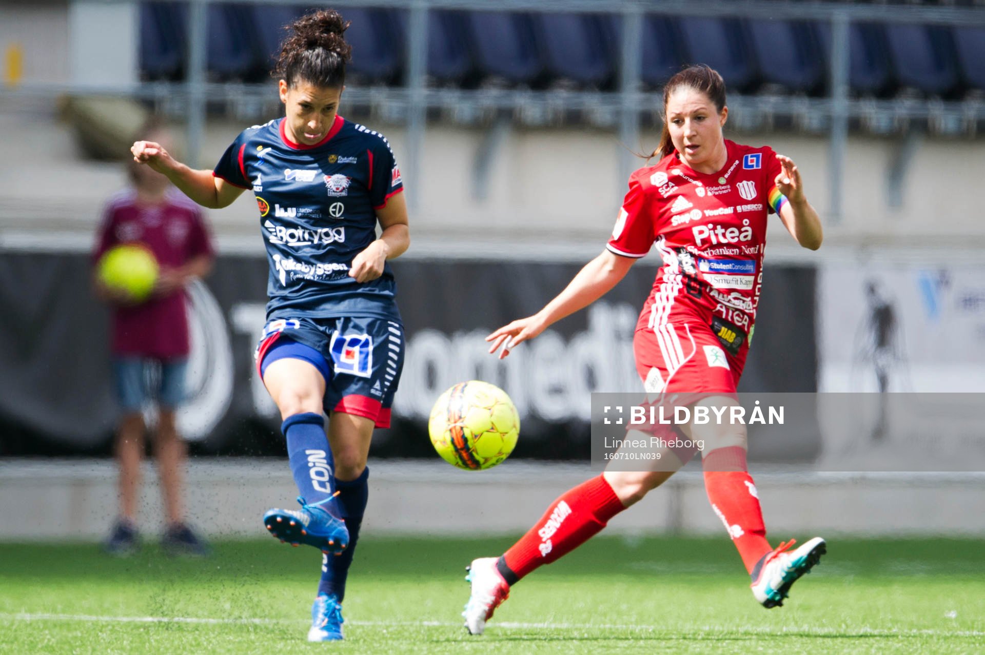 Linköpings Claudia Neto och Piteås Josefin Johansson