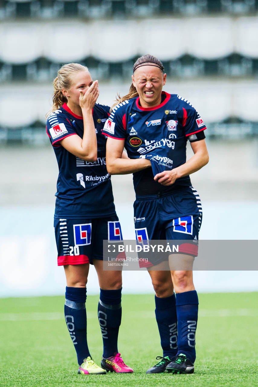 Linköpings Mariann Gajhede Knudsen har ont