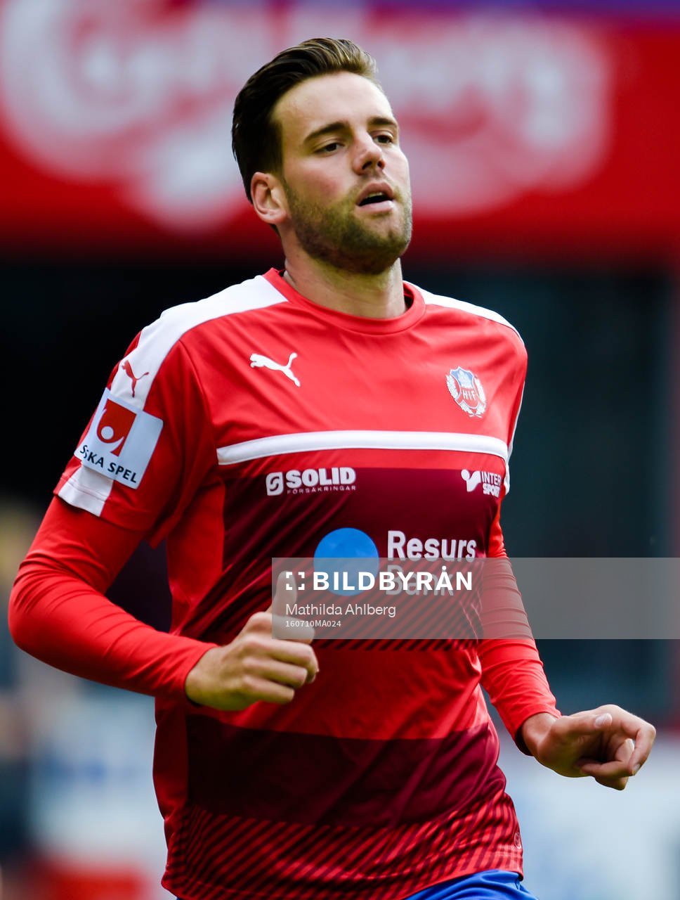 Helsingborgs  Mikael Dahlberg värmer upp före