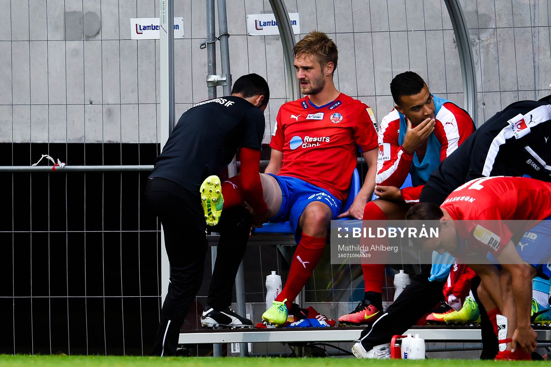 Helsingborgs Johan Mårtensson får vård på bänken