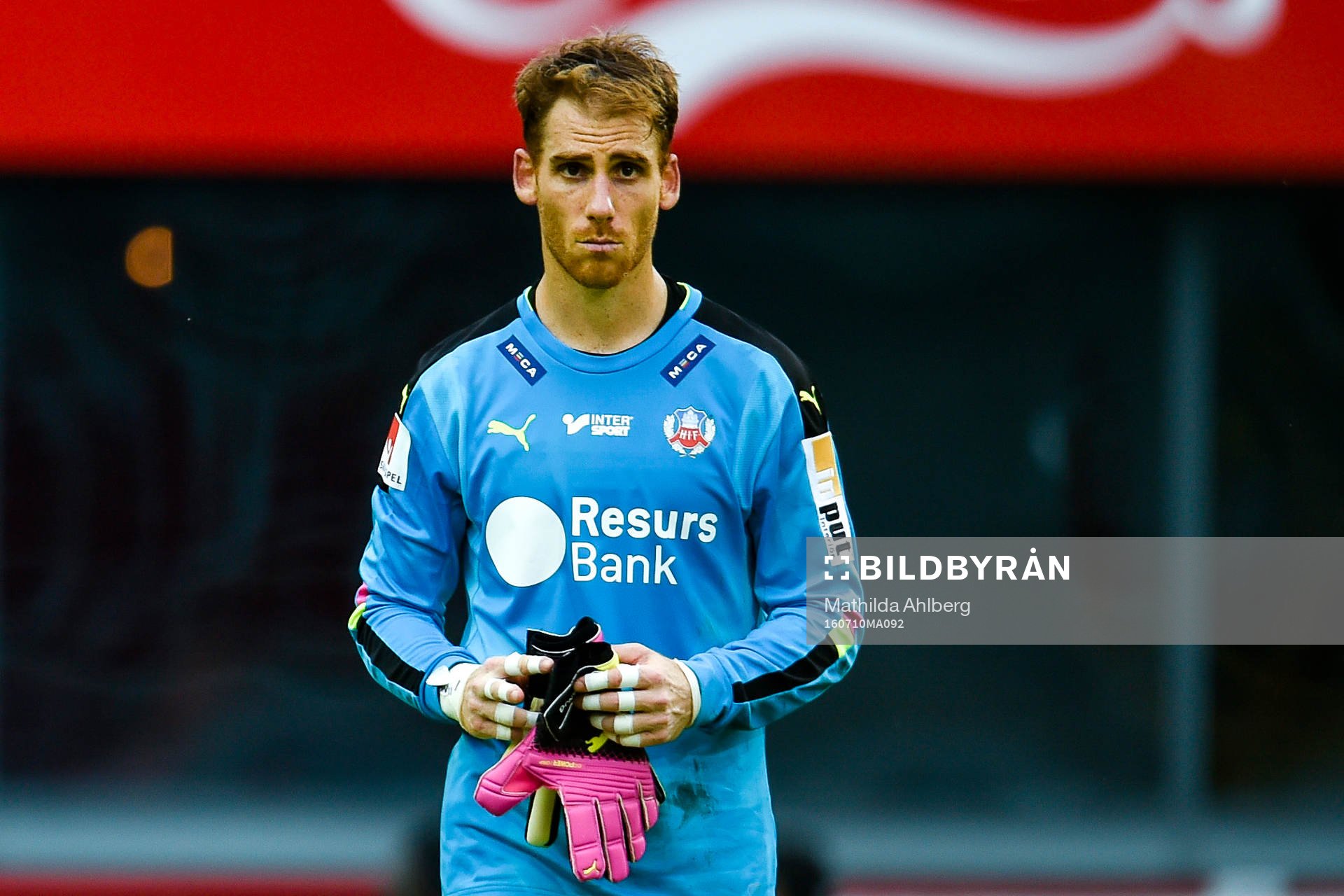 Helsingborgs målvakt Matt Pyzdrowski   deppar