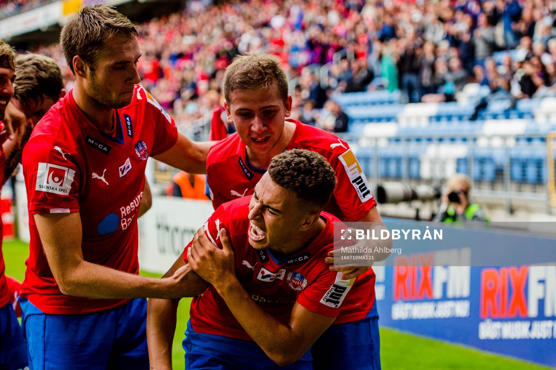Helsingborgs Jordan Larsson skadar sig efter måljubel under fotbollsmatchen i Allsvenskan mellan Helsingborg och Elfsborg den 10 juli 2016 i Helsingborg.