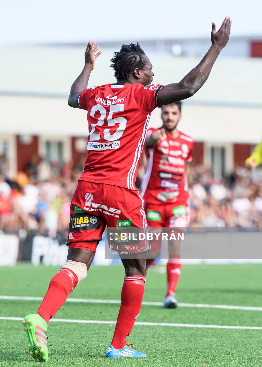 s Tetteh Komey jublar