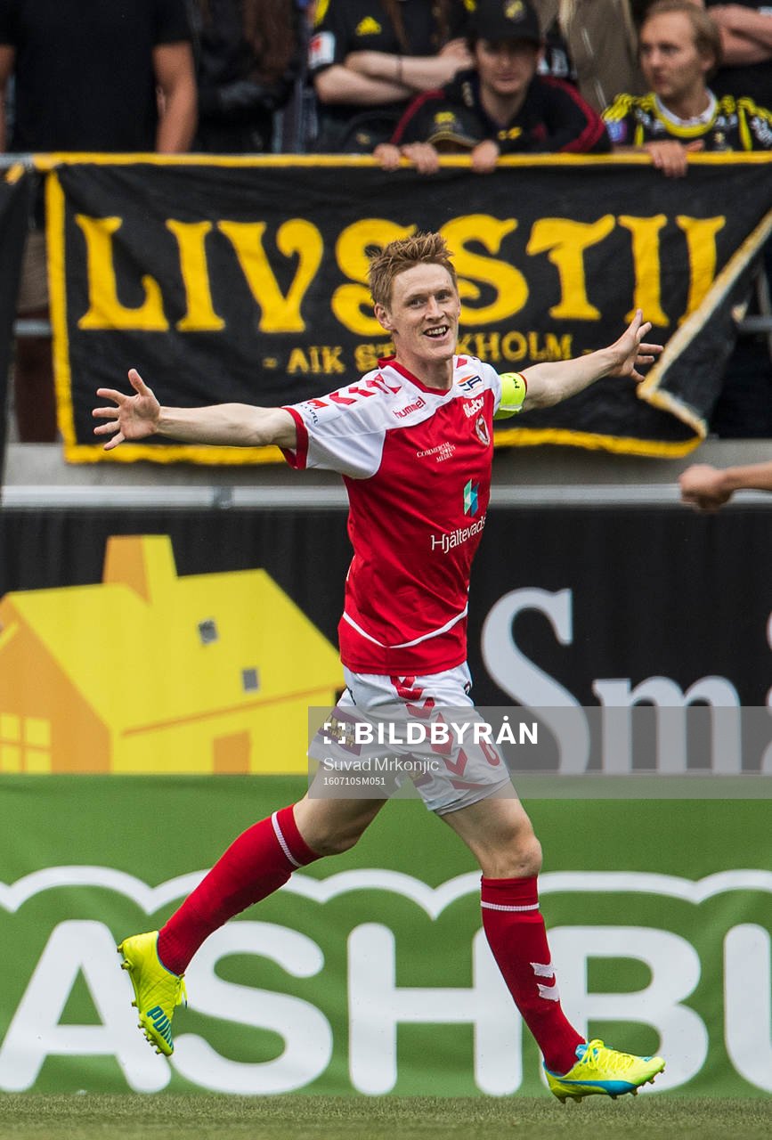 Kalmars Rasmus Elm jublar
