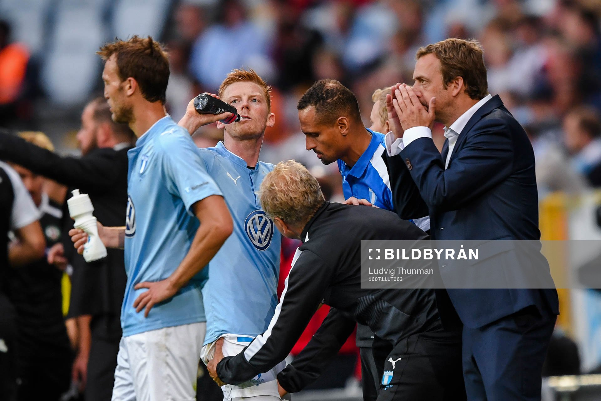 Malmö FFs Anders Christiansen får vård av läkare Pär