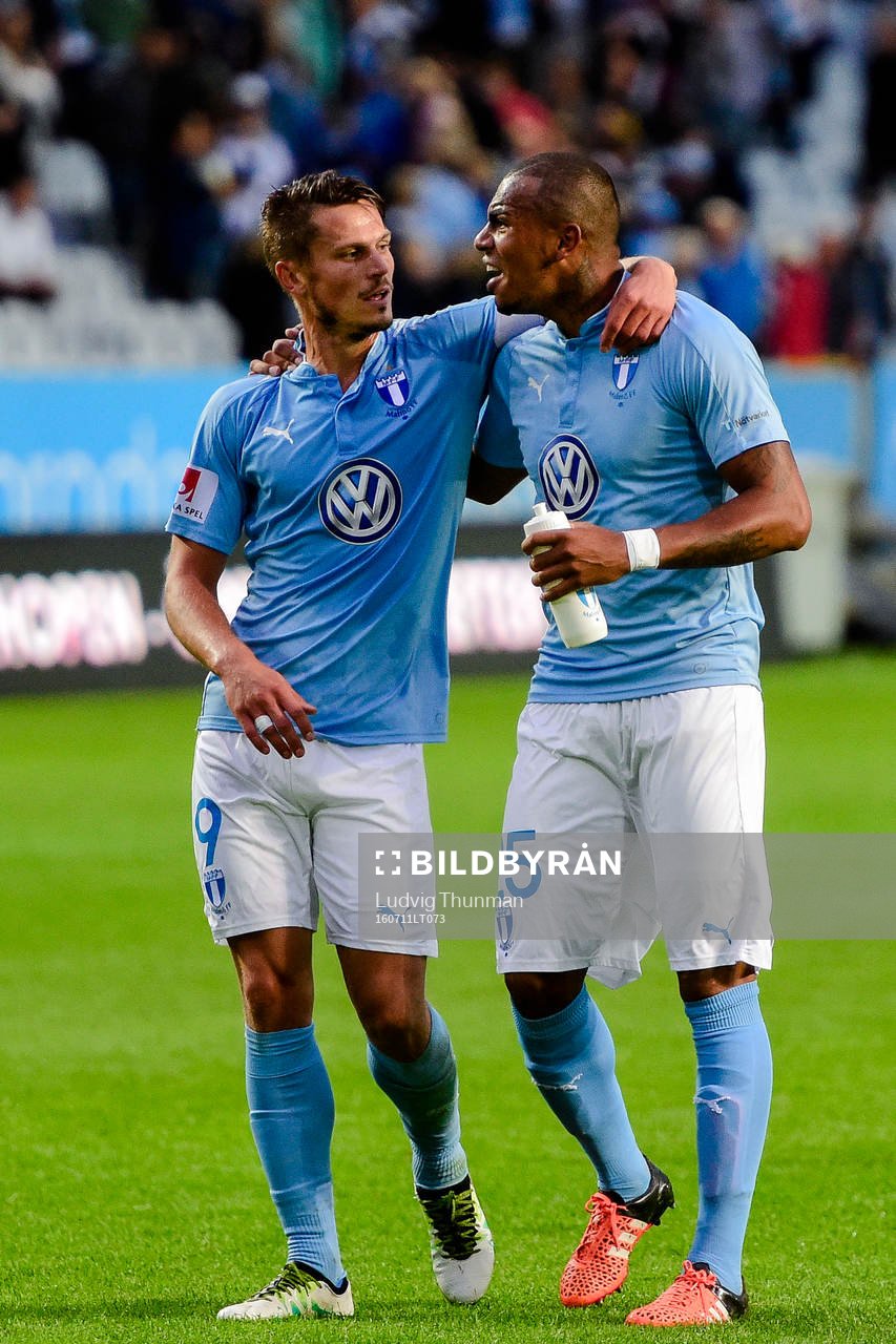 Malmö FFs Markus Rosenberg och Felipe Carvalho jublar efter fotbollsmatchen i Allsvenskan mellan Malmö FF och Örebro den 11 juli 2016 i Malmö.
