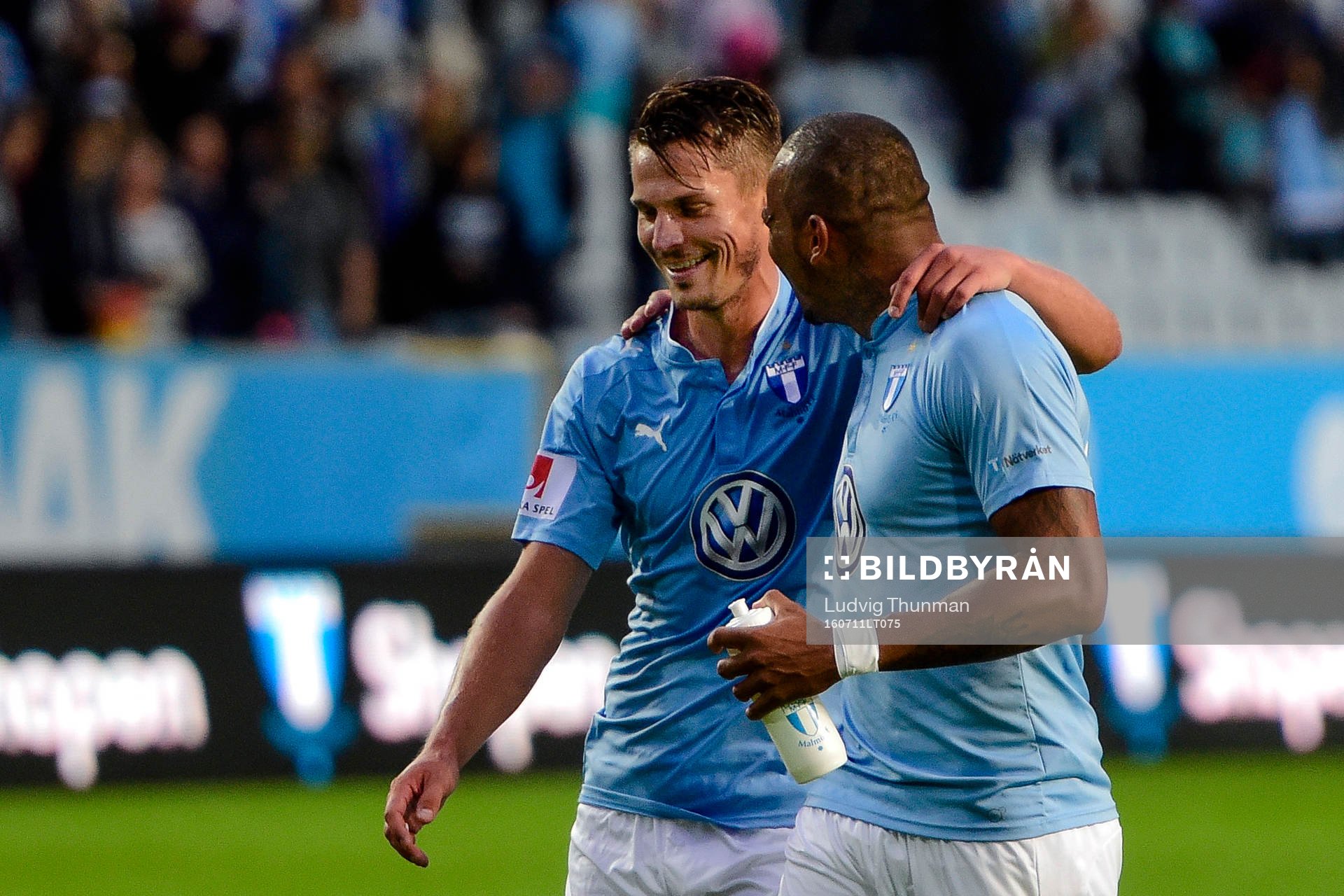 Malmö FFs Markus Rosenberg och Felipe Carvalho jublar efter fotbollsmatchen i Allsvenskan mellan Malmö FF och Örebro den 11 juli 2016 i Malmö.