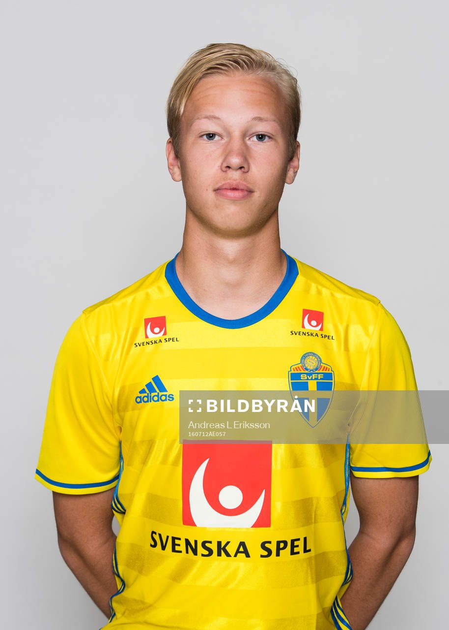Simon Klein i P17/99-landslaget poserar för ett porträtt den 12 juli 2016 i Stockholm. 