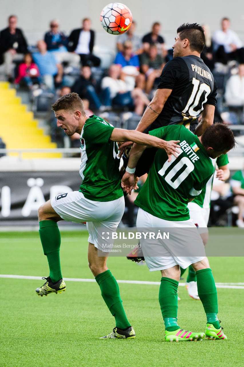 Cork Citys Michael McSweeney och Steven Beattie i nickduell