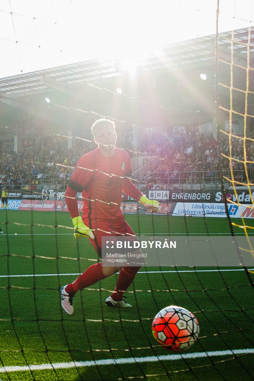 Cork Citys Sean Maguire gör 0-1 på straff under fotbollsmatchen i kvalet till Europa League mellan Häcken och Cork den 14 juli 2016 i Göteborg.