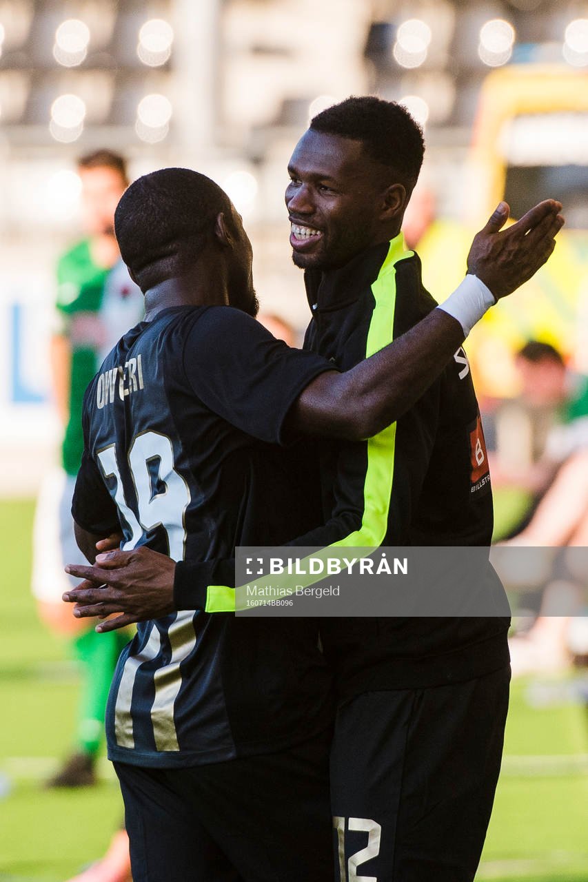 Häckens John Owoeri jublar med Mohammed Abubakari